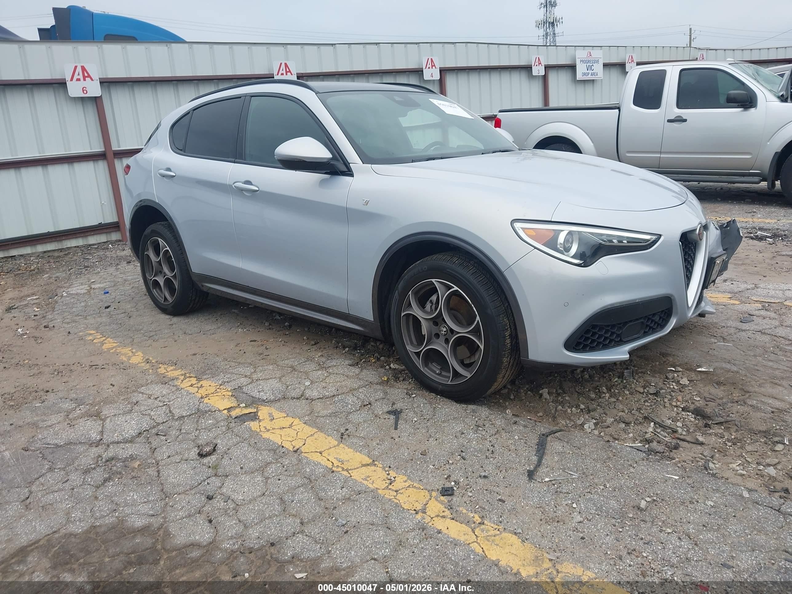 2023 Alfa Romeo Stelvio Veloce, VIN ZASPAKBN2P7D55549 — Front end