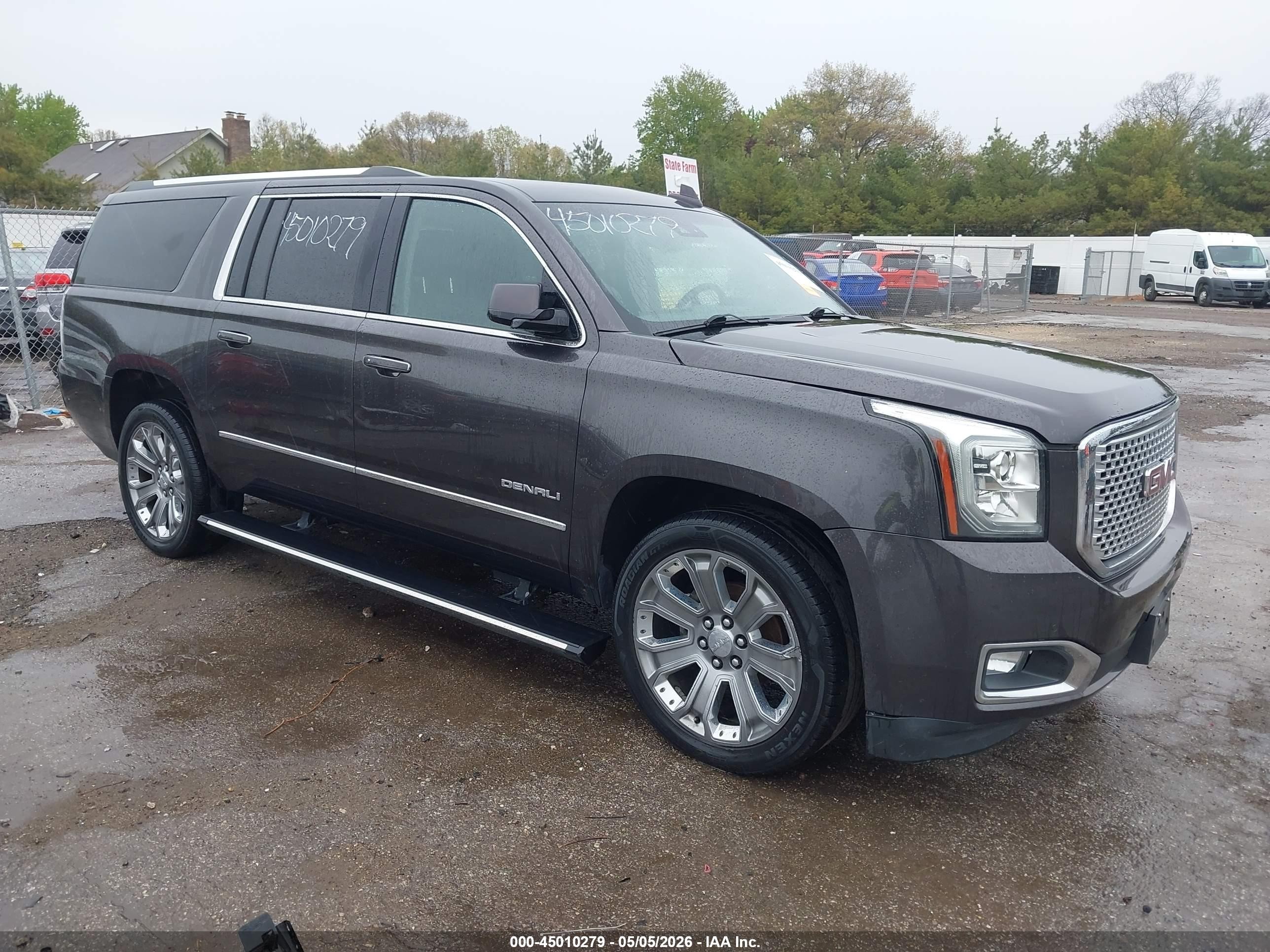 2016 GMC Yukon XL Denali, VIN 1GKS2HKJ9GR442471 — Rear end