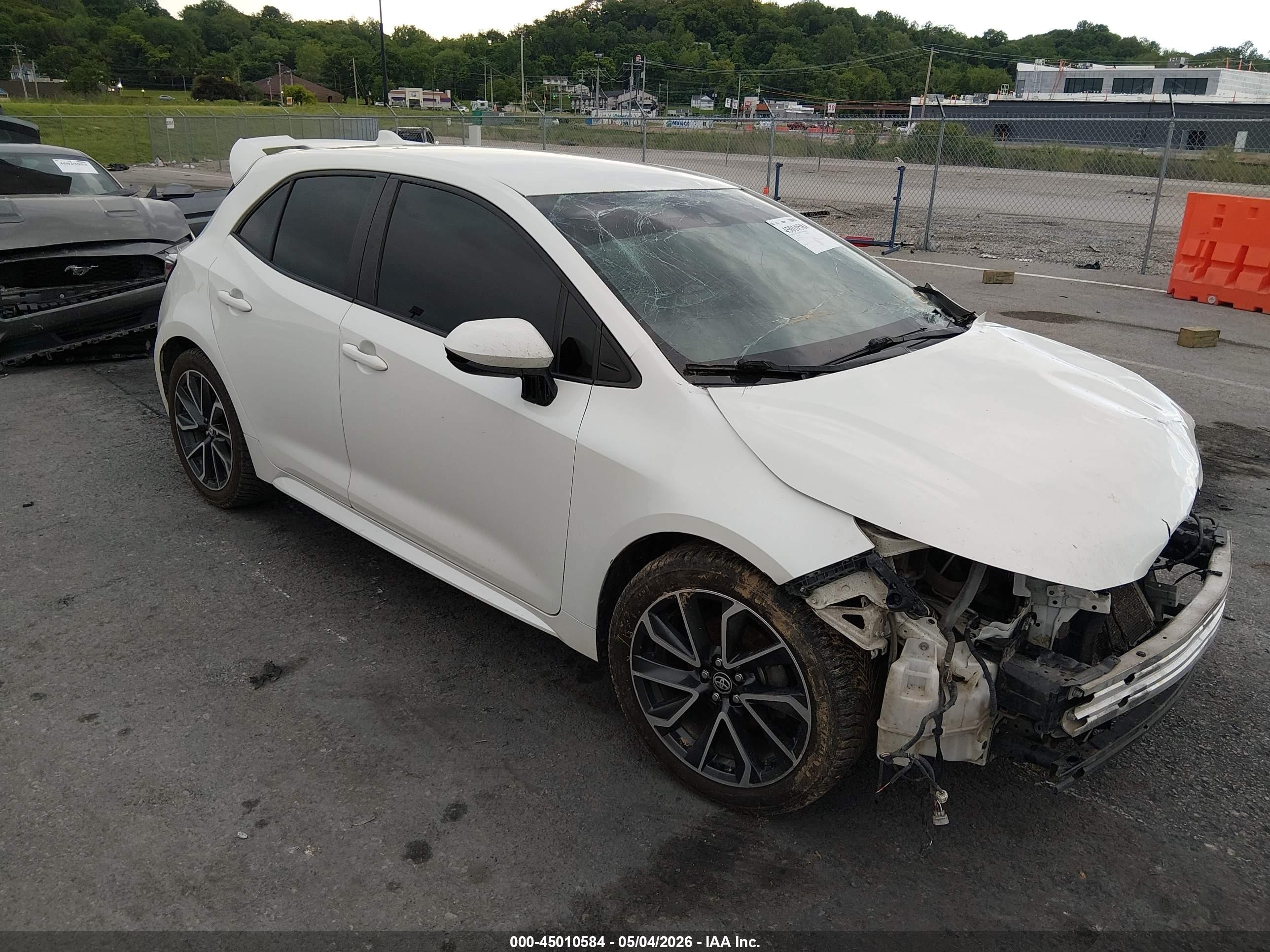 2020 Toyota Corolla XSE, VIN JTNA4RBE6L3090727 — Front end