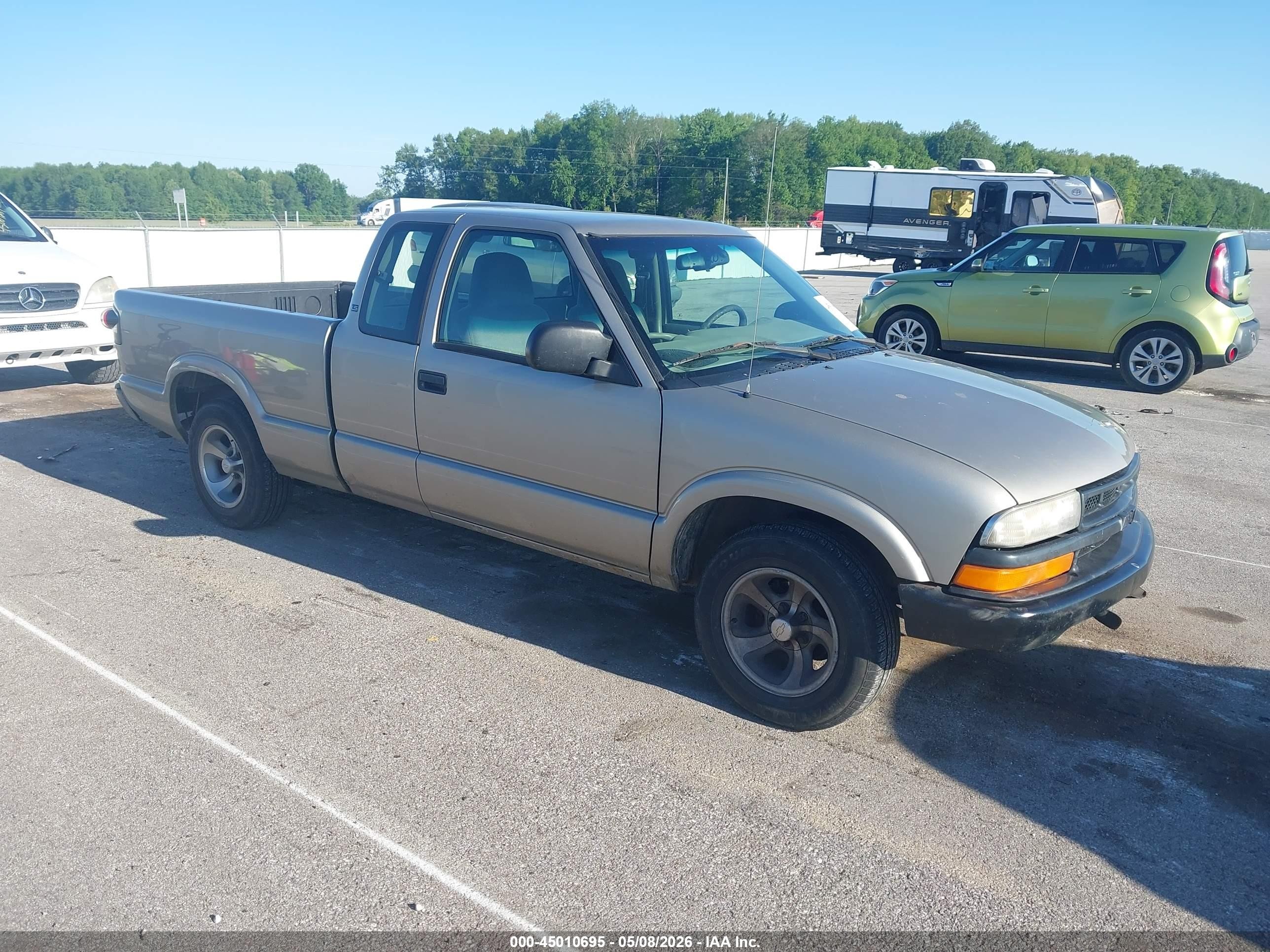 2000 Chevrolet S-10 LS, VIN 1GCCS1941Y8166818 — Normal wear