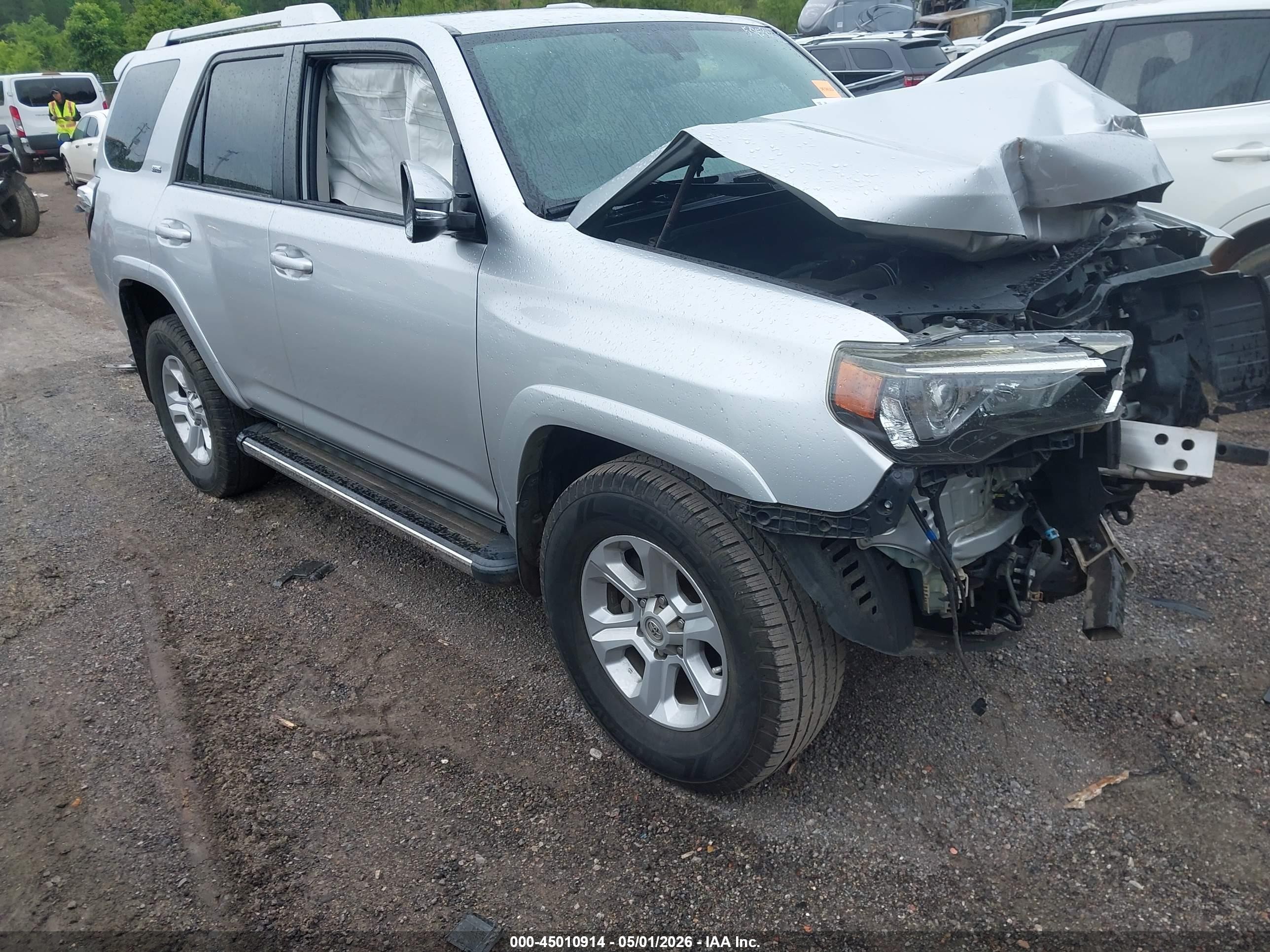 2018 Toyota 4Runner SR5, VIN JTEZU5JR2J5184055 — Front end