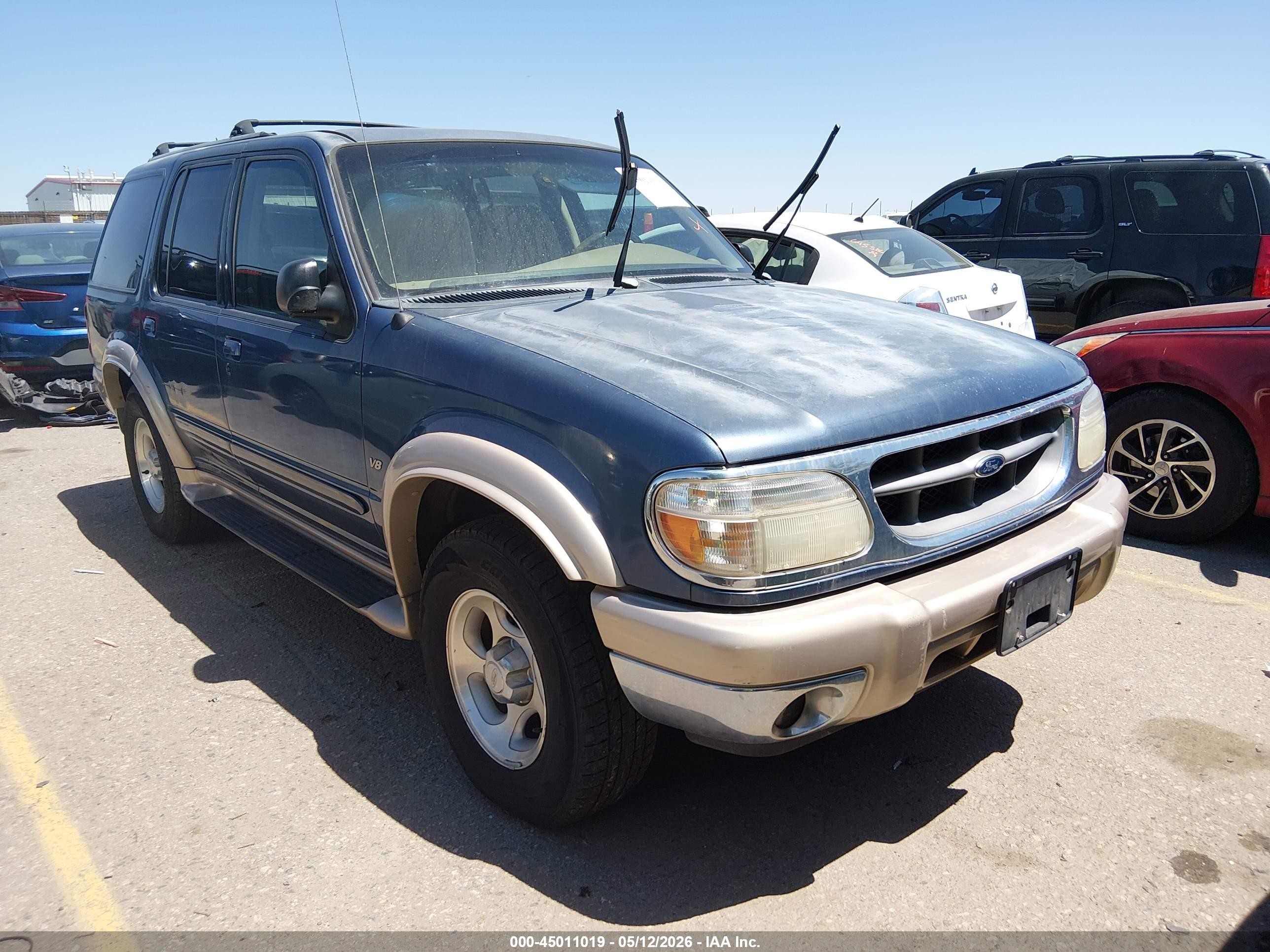 2000 Ford Explorer Eddie Bauer, VIN 1FMDU84P1YZA38514 — All over