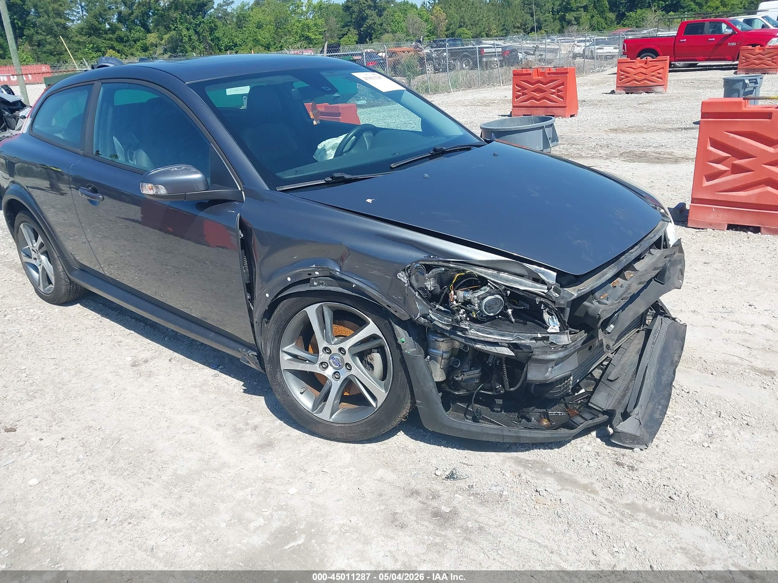 2013 Volvo C30 T5, VIN YV1672MK4D2304224 — Перед