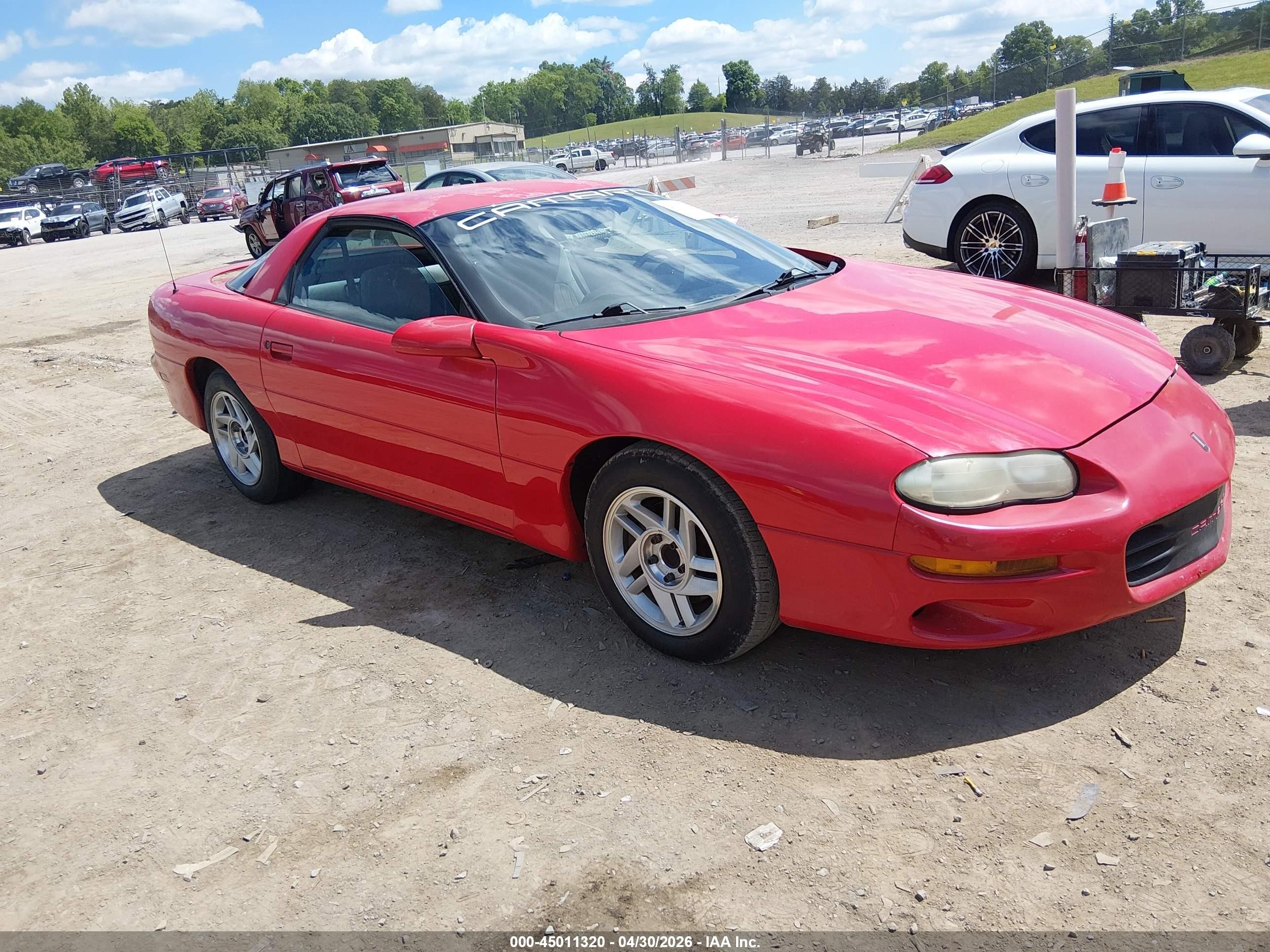 1998 Chevrolet Camaro, VIN 2G1FP22K2W2131348 — Normal wear