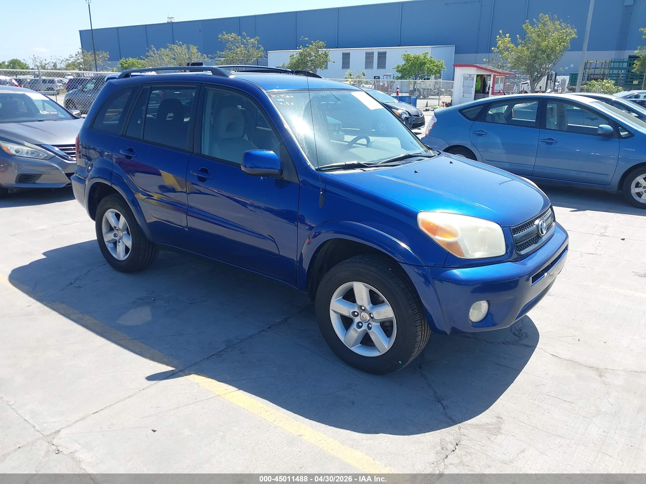 2005 Toyota RAV4, VIN JTEHD20V750038083 — Rear end