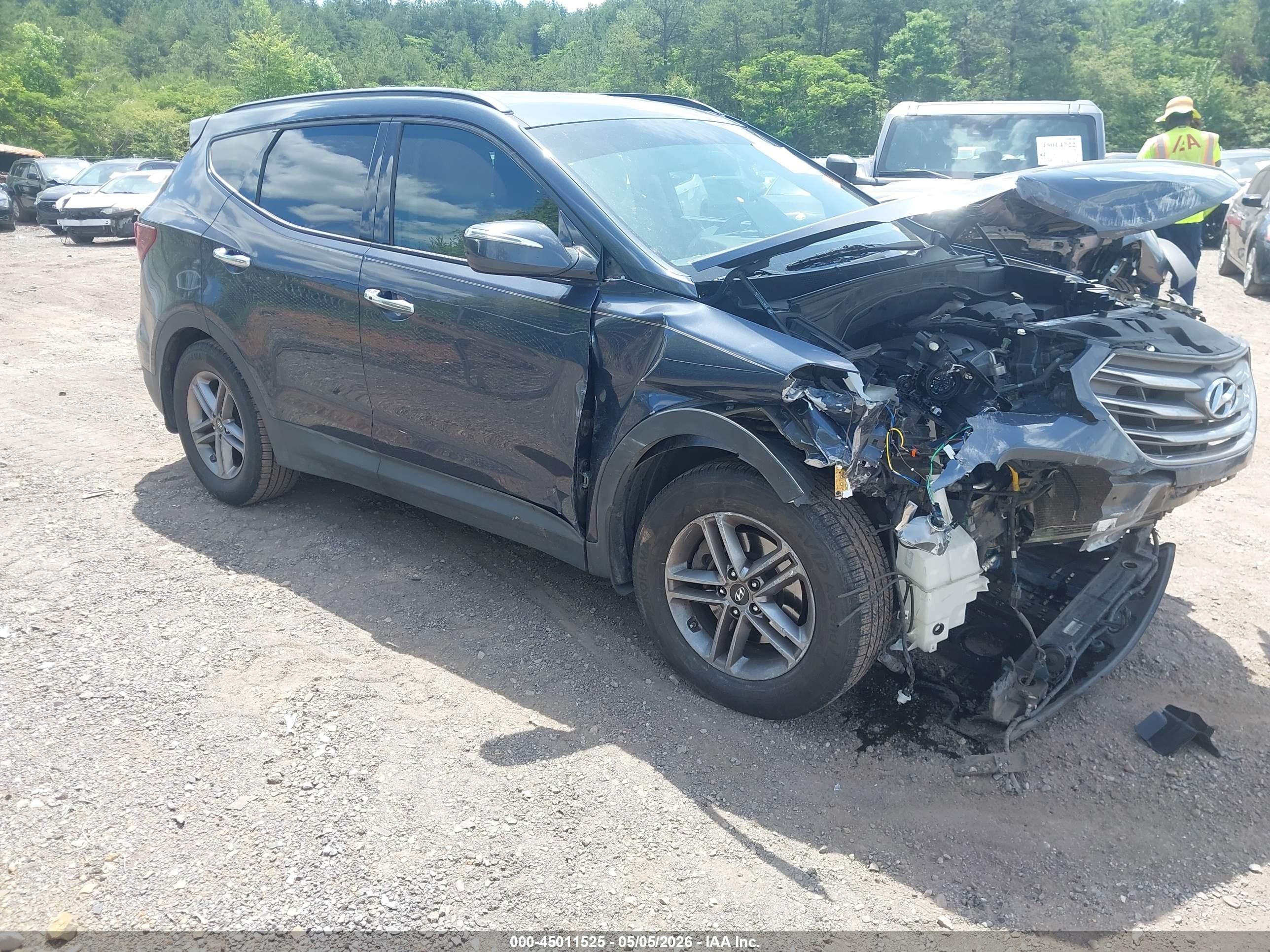 2017 Hyundai Santa Fe 2.4L, VIN 5NMZU3LB6HH020212 — Front end