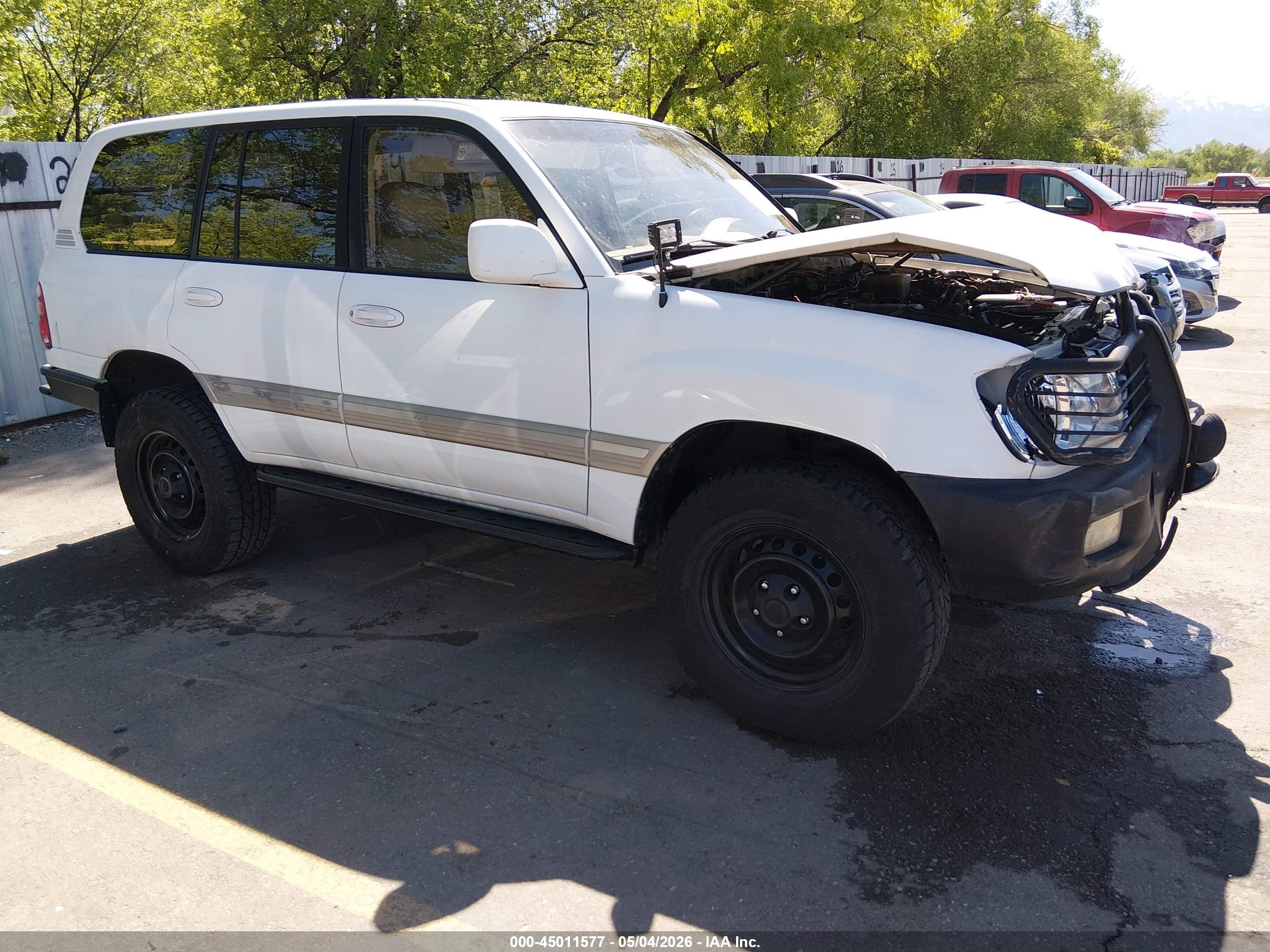 2000 Toyota Land Cruiser, VIN JT3HT05J2Y0104596 — Перед
