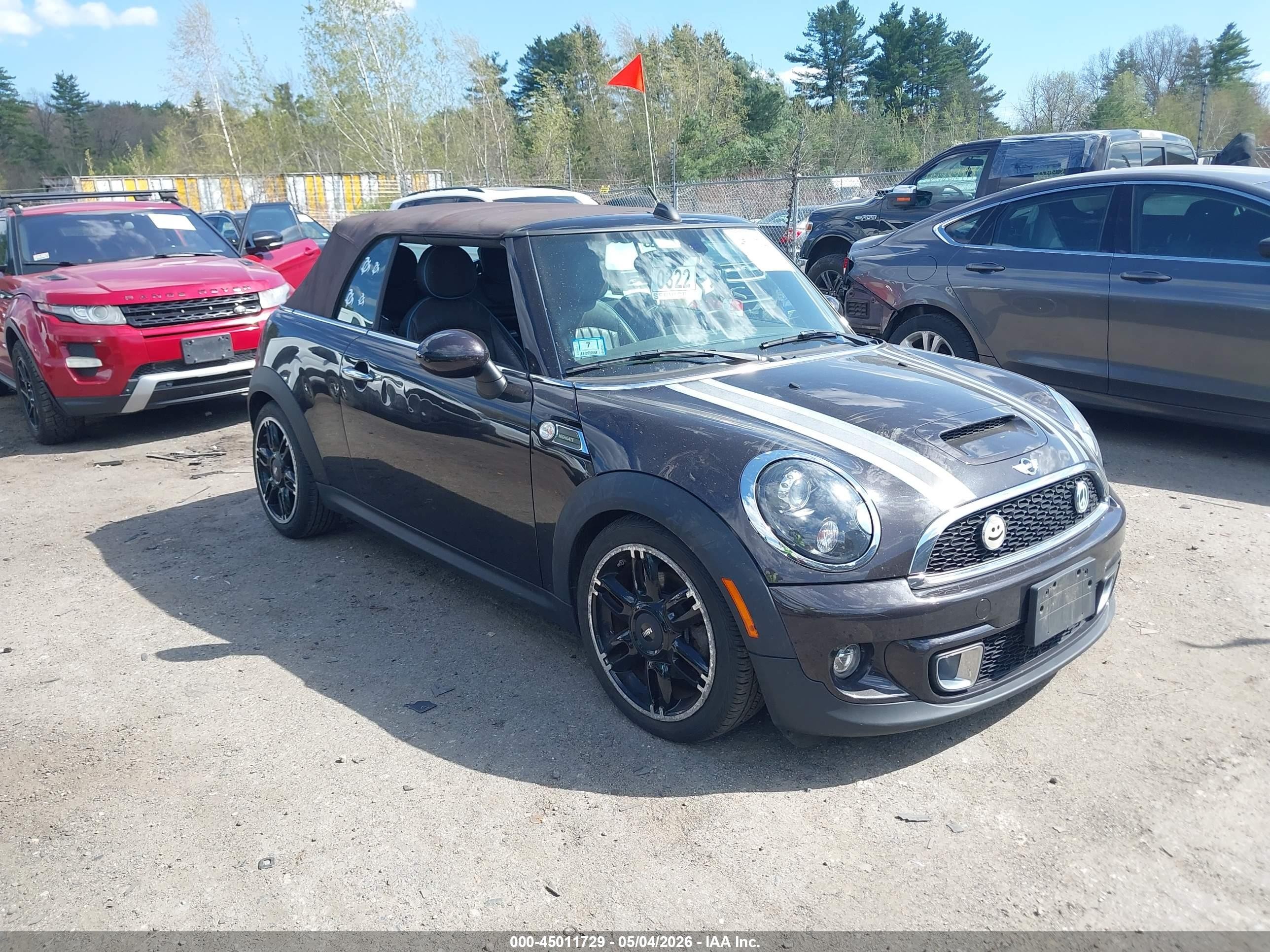 2015 MINI Convertible S, VIN WMWZP3C56F2A91106 — Бок