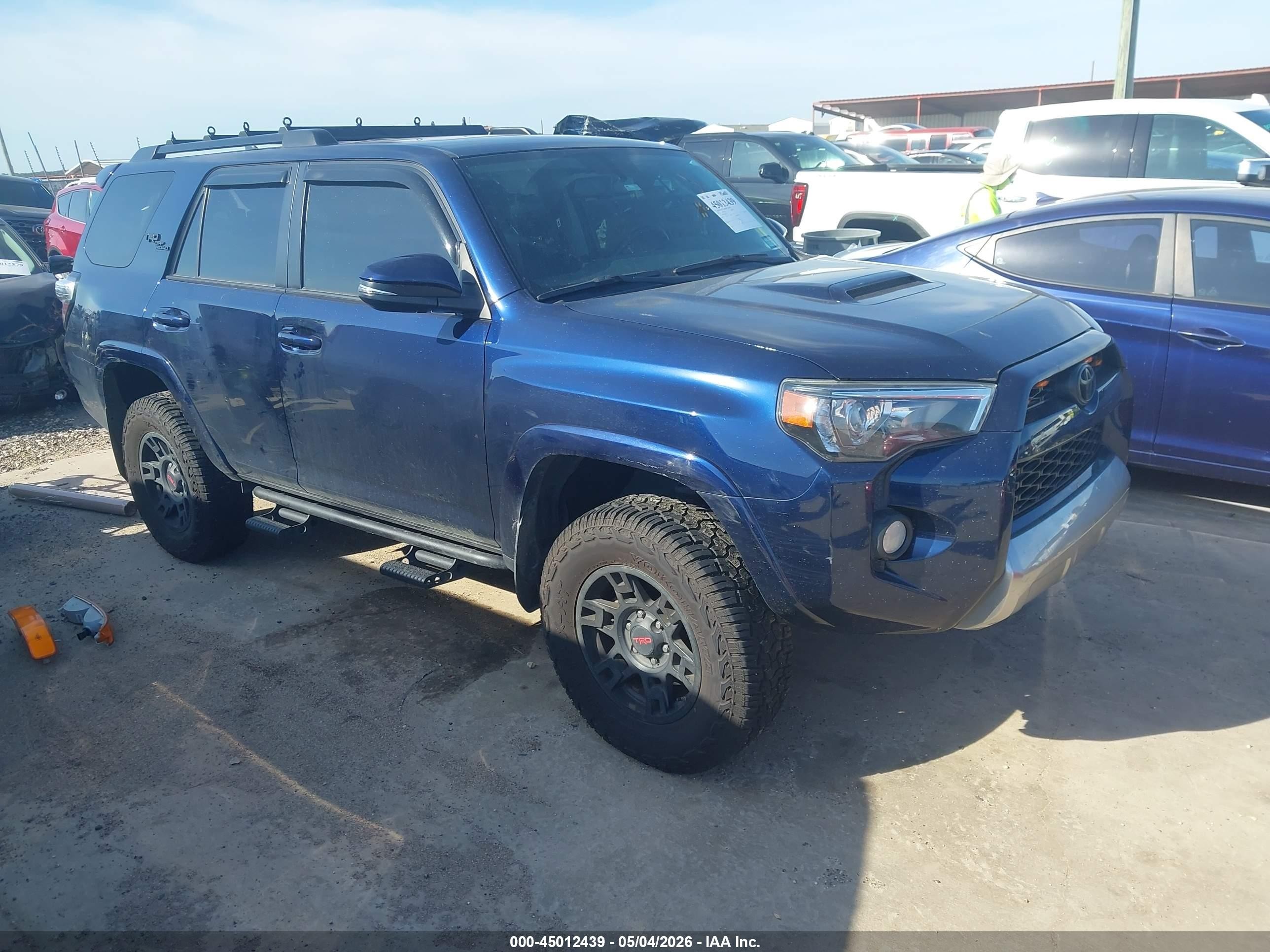 2019 Toyota 4Runner TRD Off Road Premium, VIN JTEBU5JR8K5702771 — Side