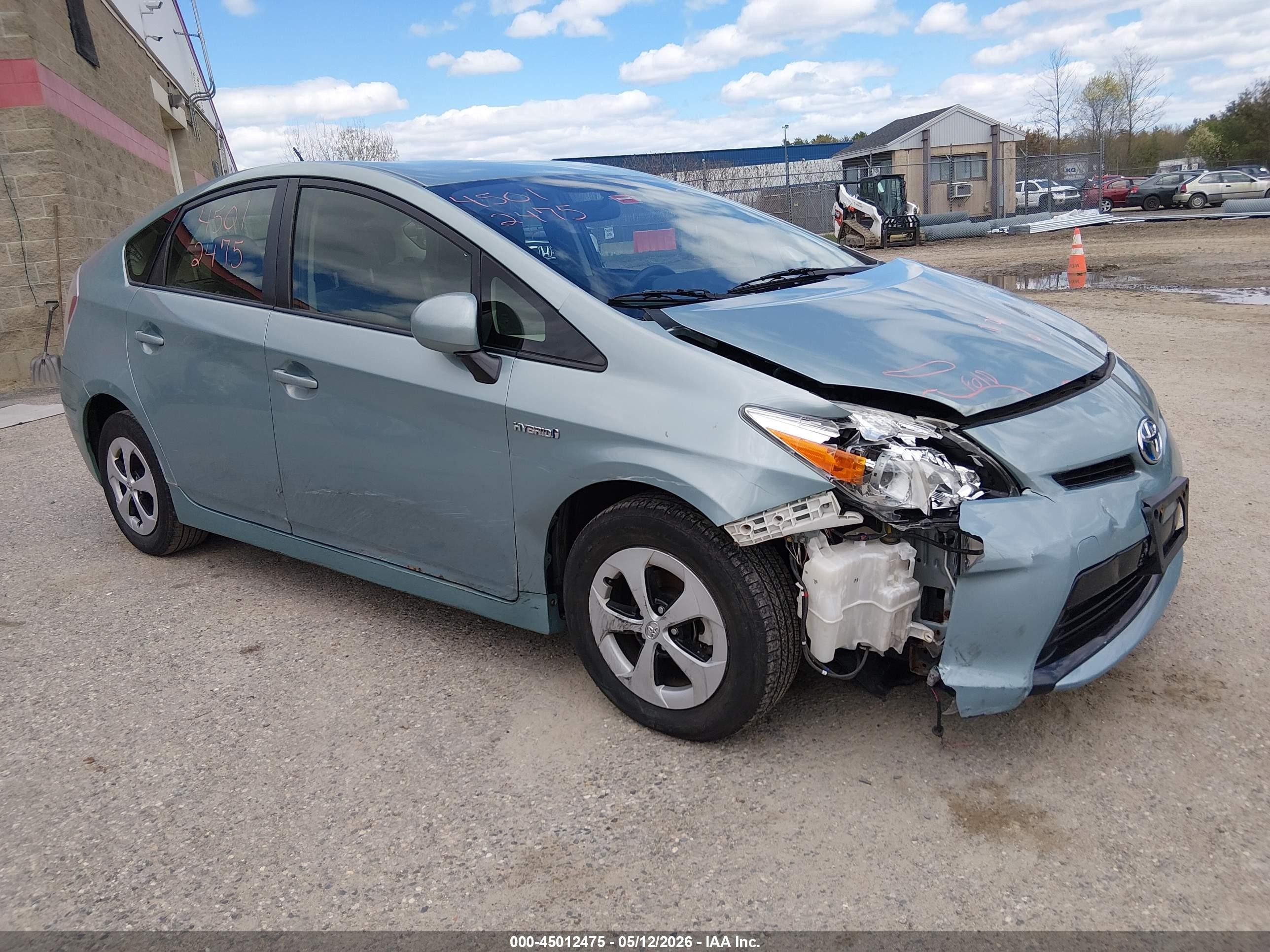 2014 Toyota Prius Two, VIN JTDKN3DU1E1834546 — Front end