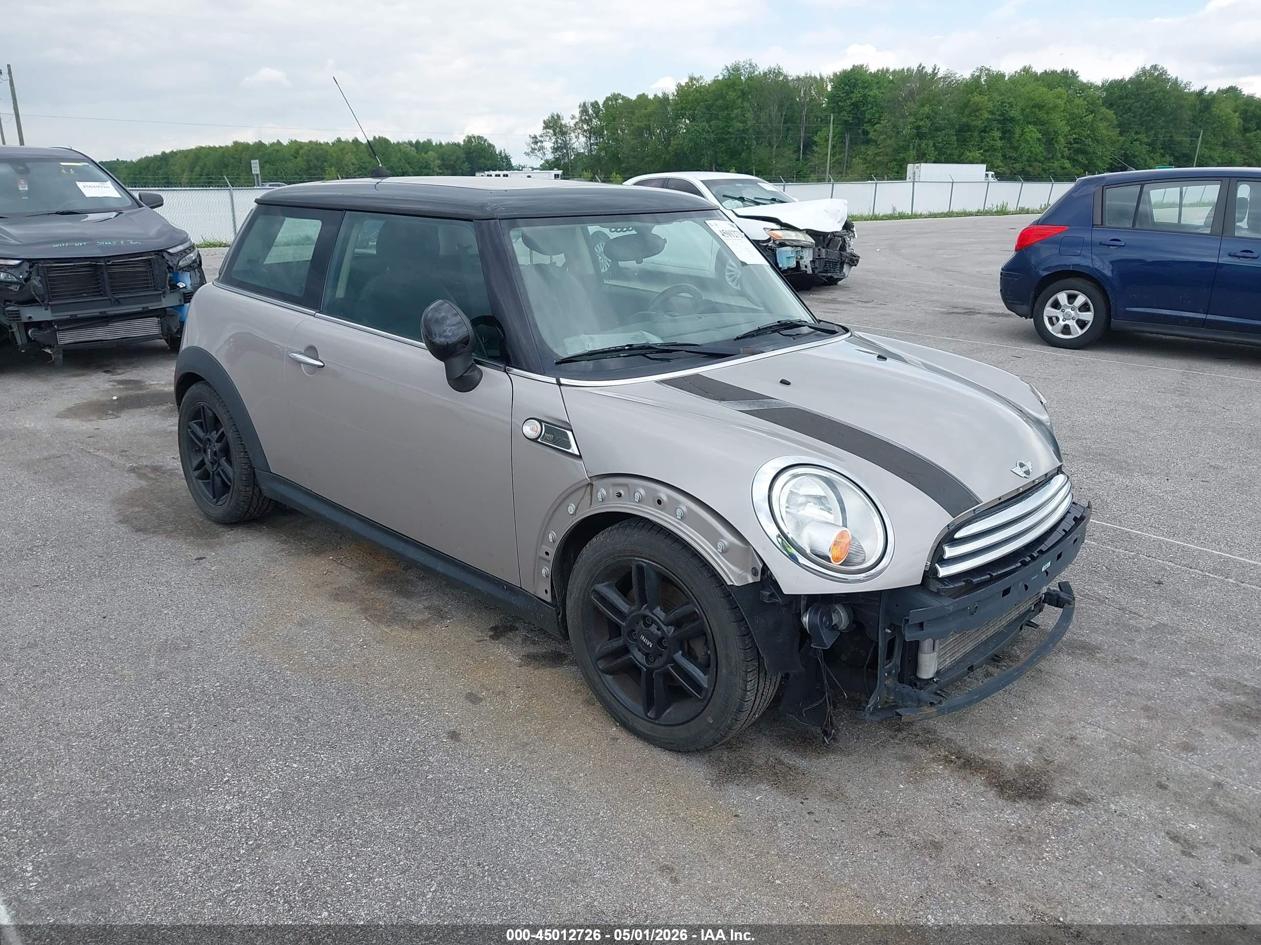 2012 MINI Hardtop, VIN WMWSU3C58CT264427 — Перед