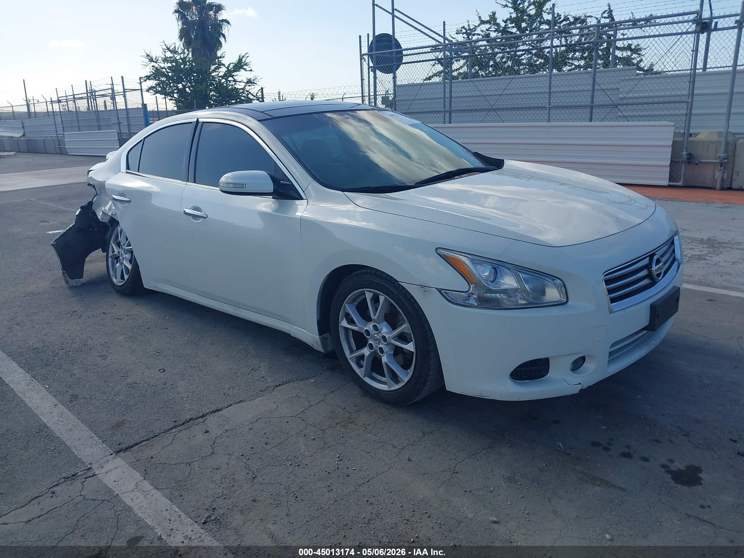 2014 Nissan Maxima SV, VIN 1N4AA5AP8EC476647 — Зад