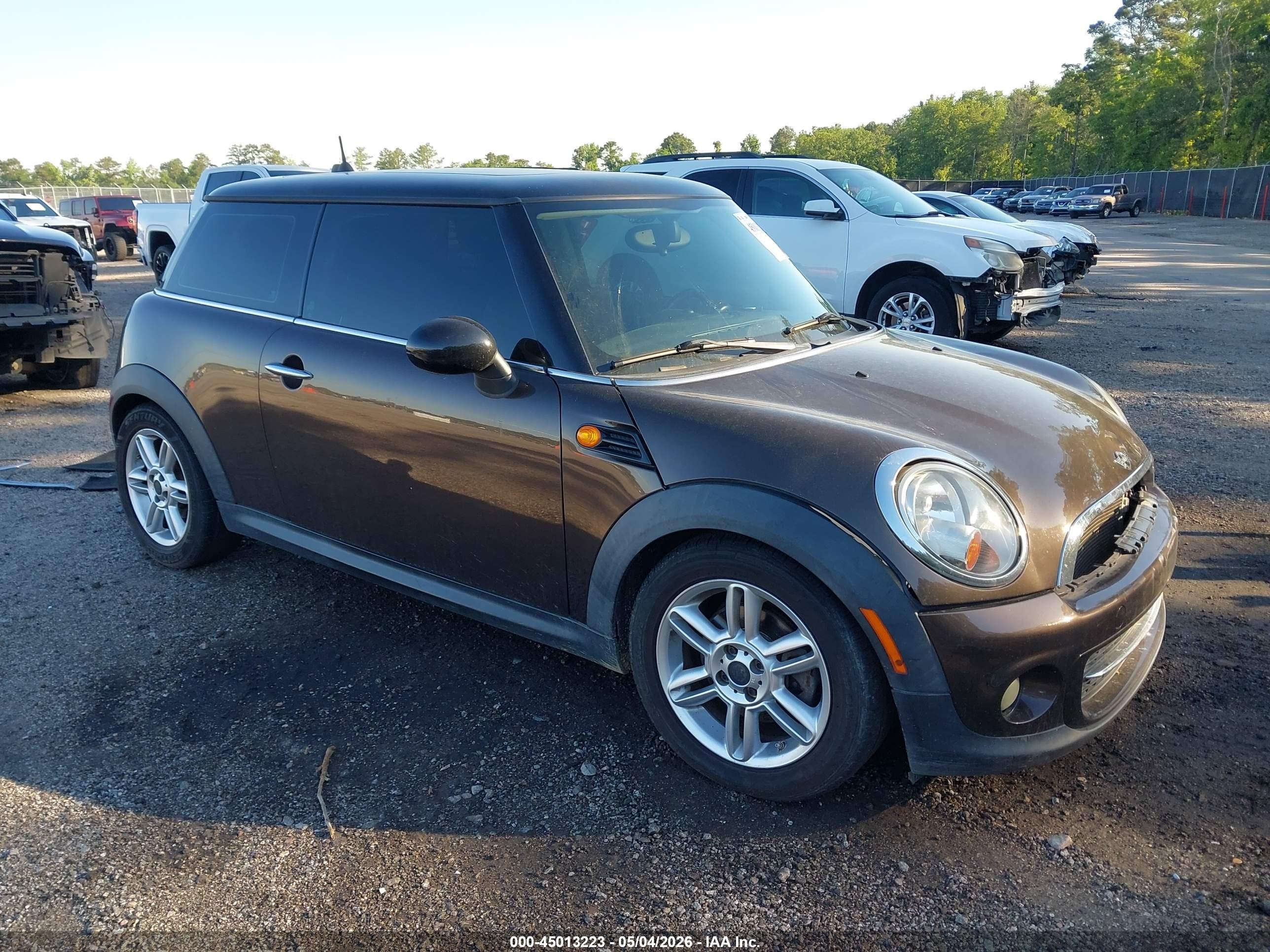 2012 MINI Hardtop, VIN WMWSU3C5XCT258418 — Перед