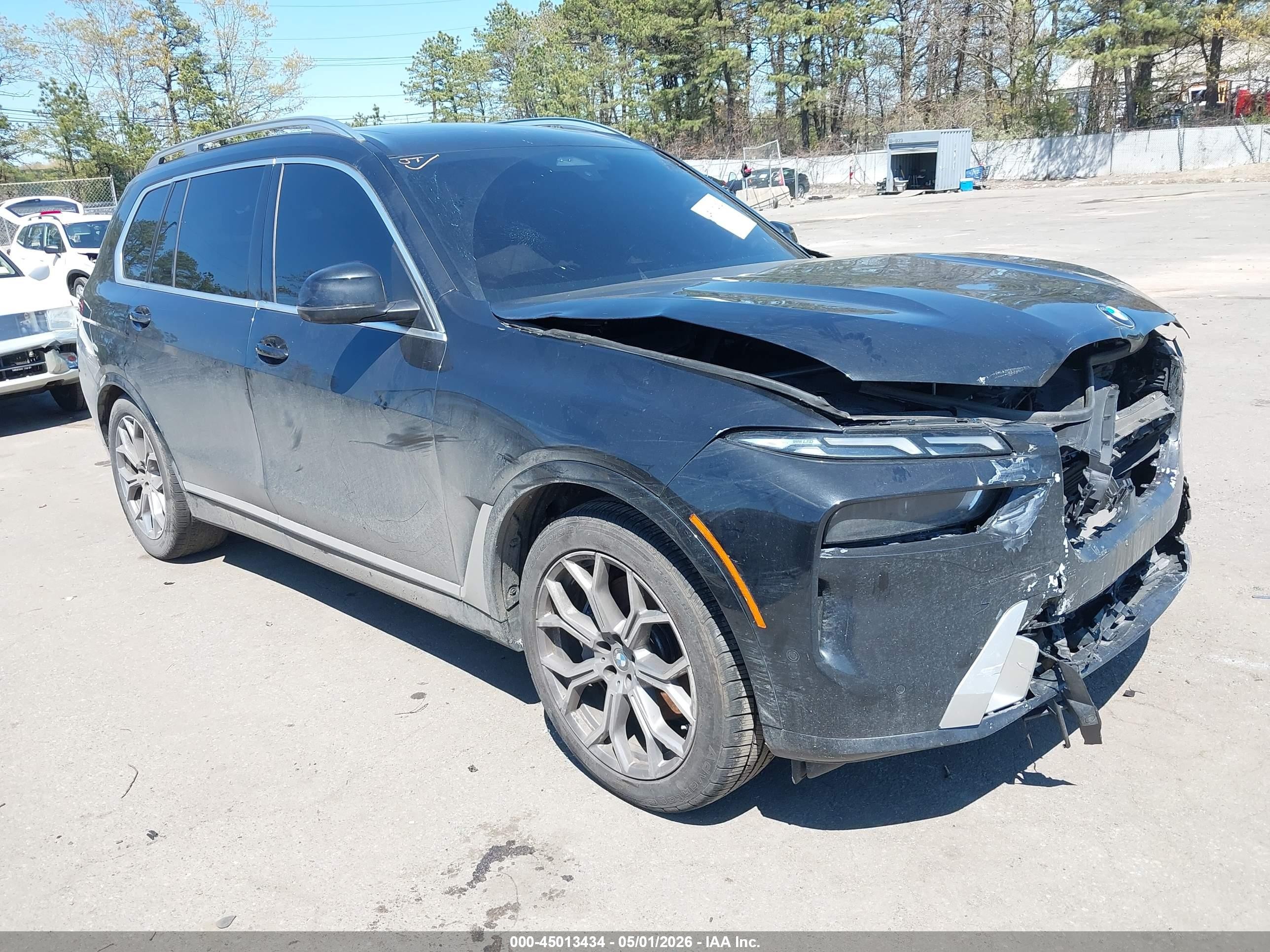 2025 BMW X7 xDrive40i, VIN 5UX23EM07S9W65594 — Front end
