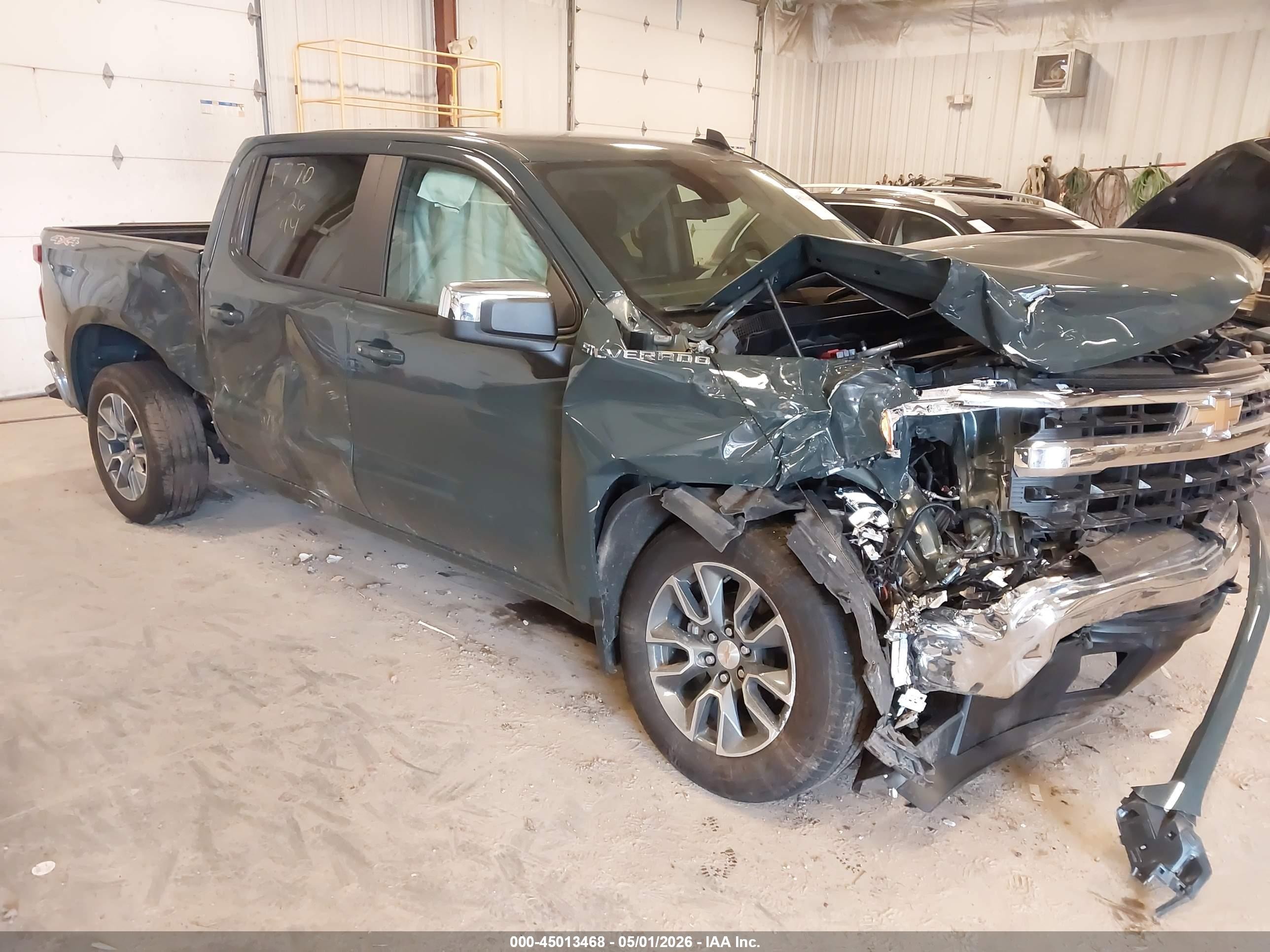 2026 Chevrolet Silverado 1500 LT, VIN 3GCPKKEKXTG175242 — Перед