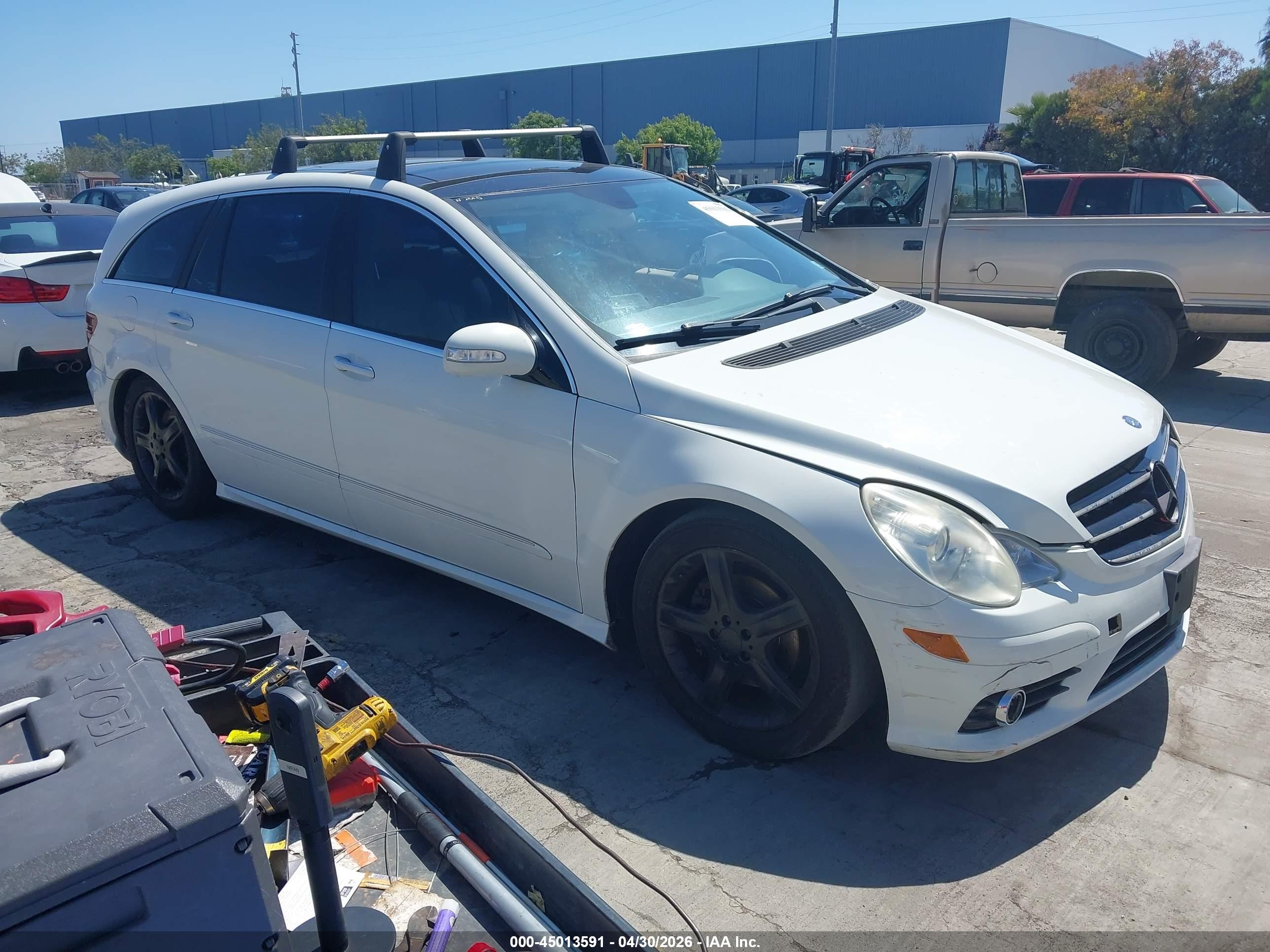 2009 Mercedes-Benz R 3.5L, VIN 4JGCB65E79A094833 — Normal wear