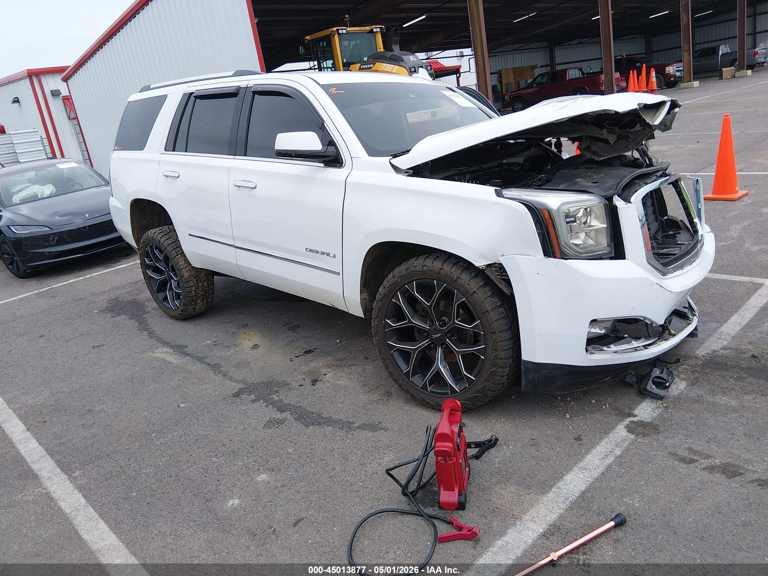 2017 GMC Yukon Denali, VIN 1GKS1CKJ7HR172387 — Front end