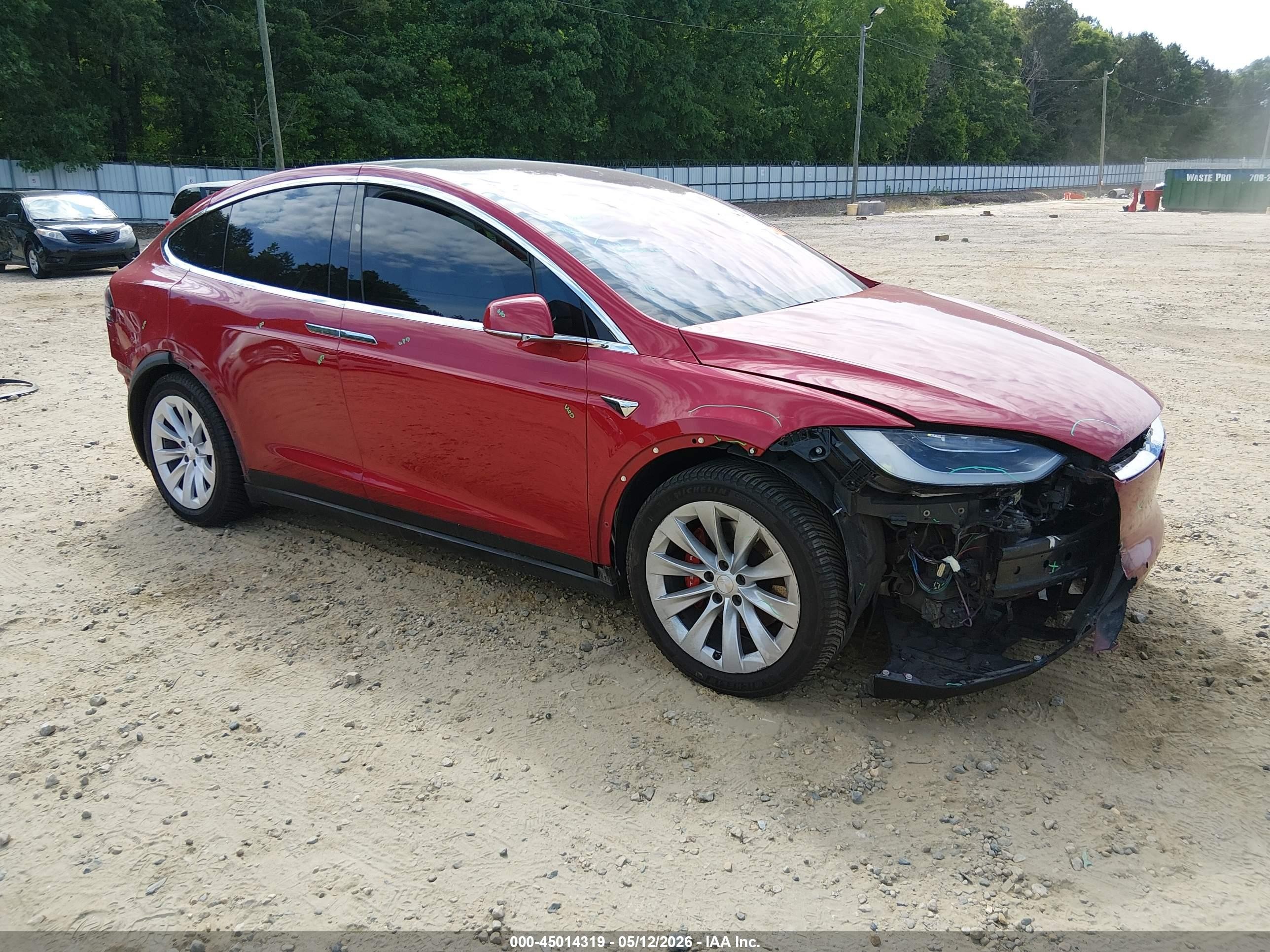 2019 Tesla Model X 75D, VIN 5YJXCAE29KF149873 — Front end