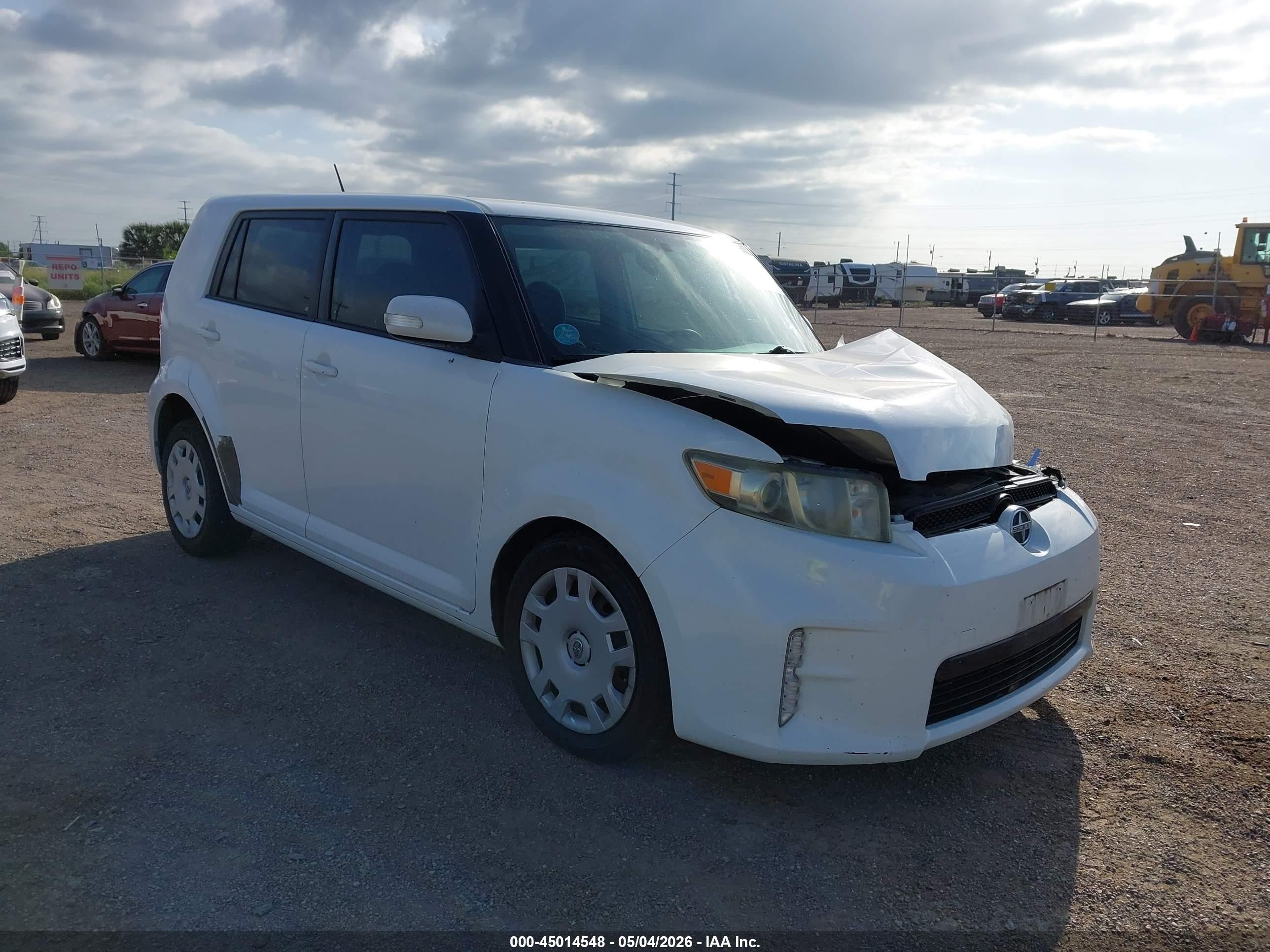 2014 Scion xB, VIN JTLZE4FE0EJ051684 — Front end