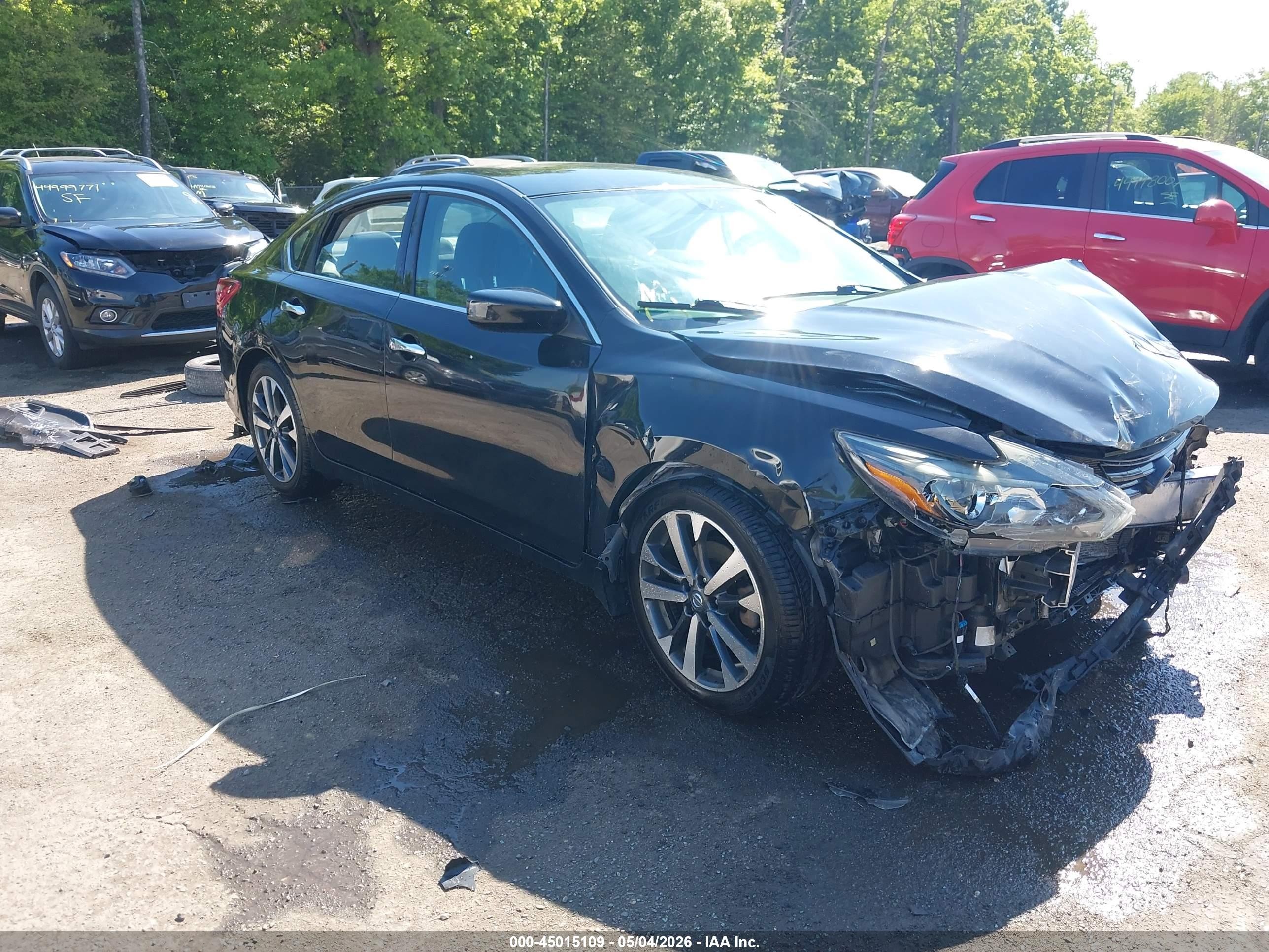 2017 Nissan Altima SV, VIN 1N4AL3AP6HC490355 — Front end