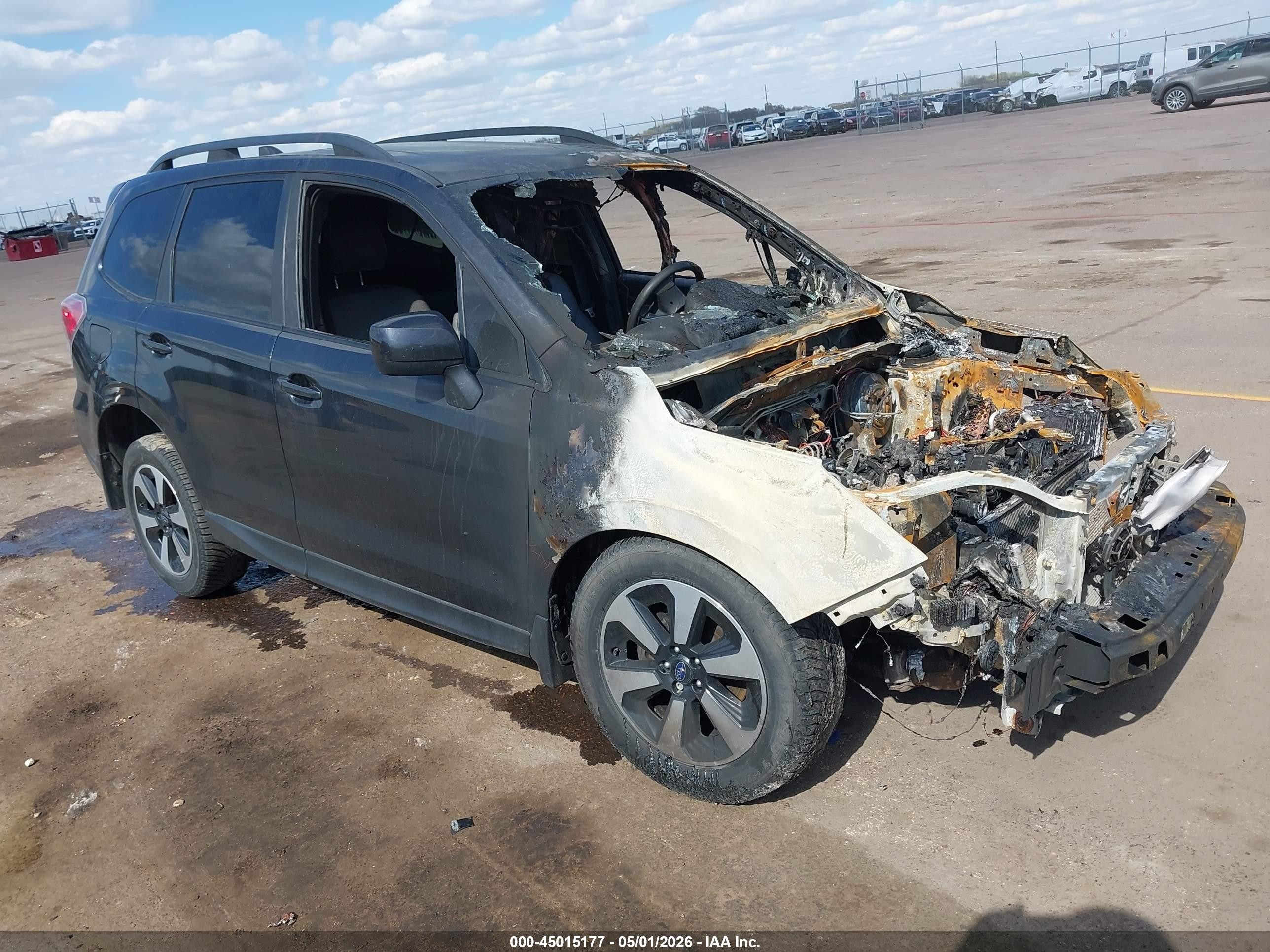 2018 Subaru Forester Premium, VIN JF2SJAEC9JH509281 — Пожар в моторном отсеке