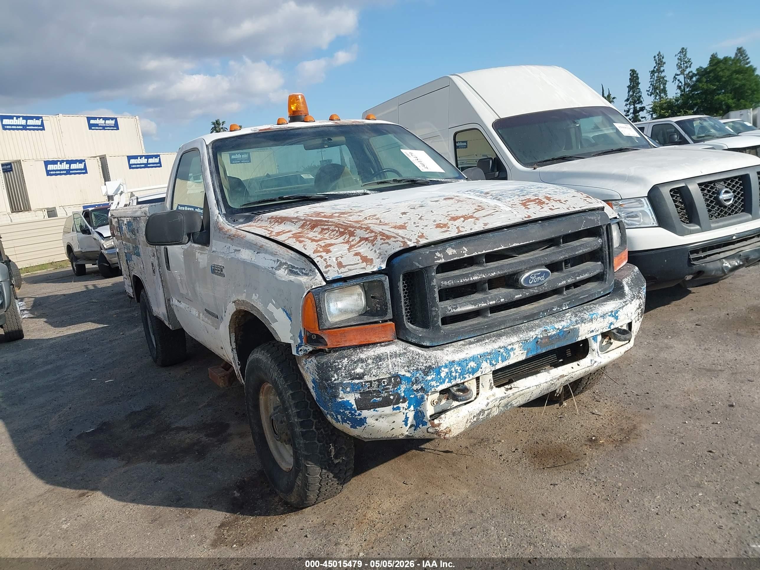 1999 Ford F-350 XL, VIN 1FTSF31F1XEC88426 — Side