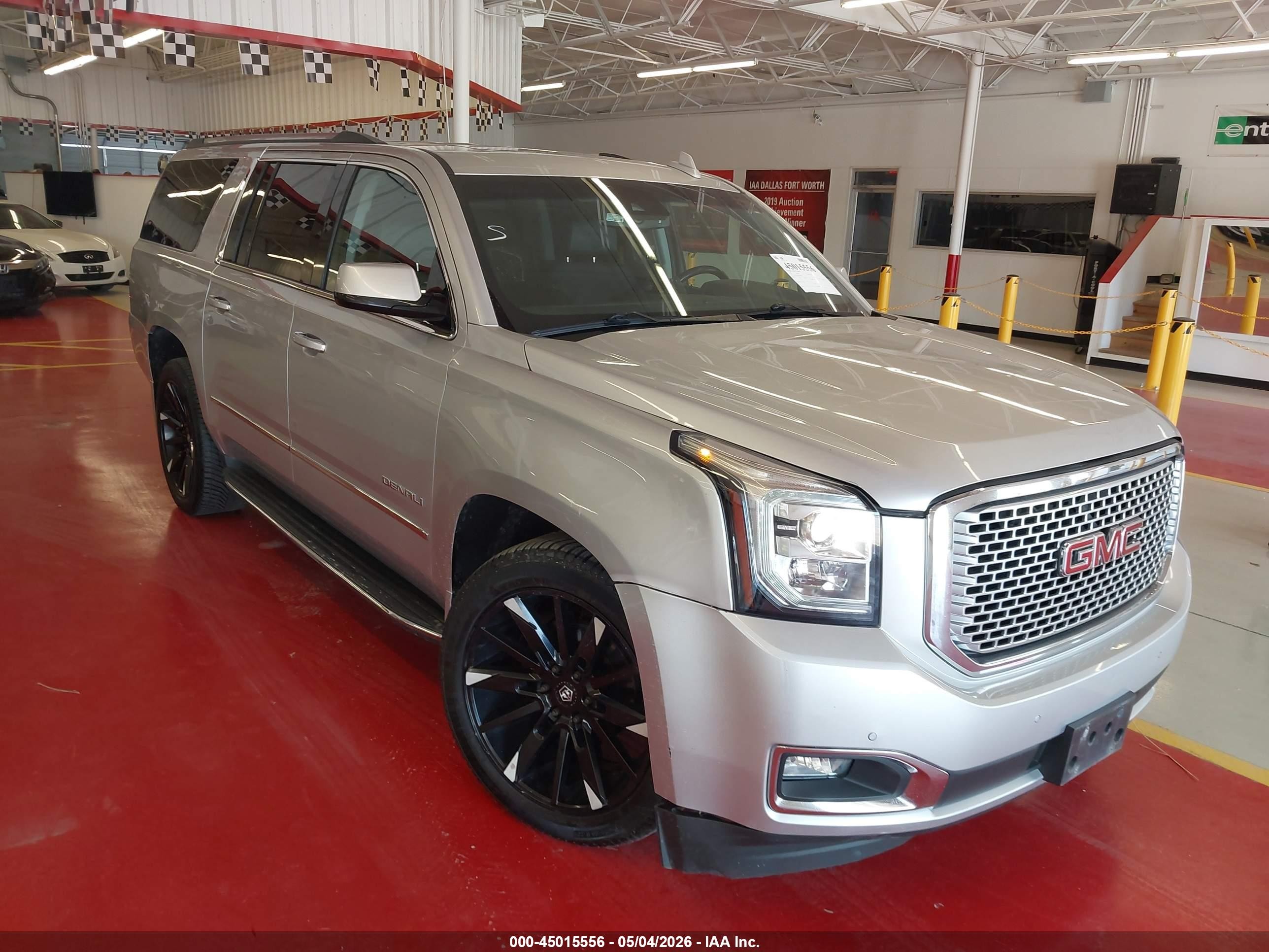 2016 GMC Yukon XL Denali, VIN 1GKS2HKJ5GR335904 — Normal wear