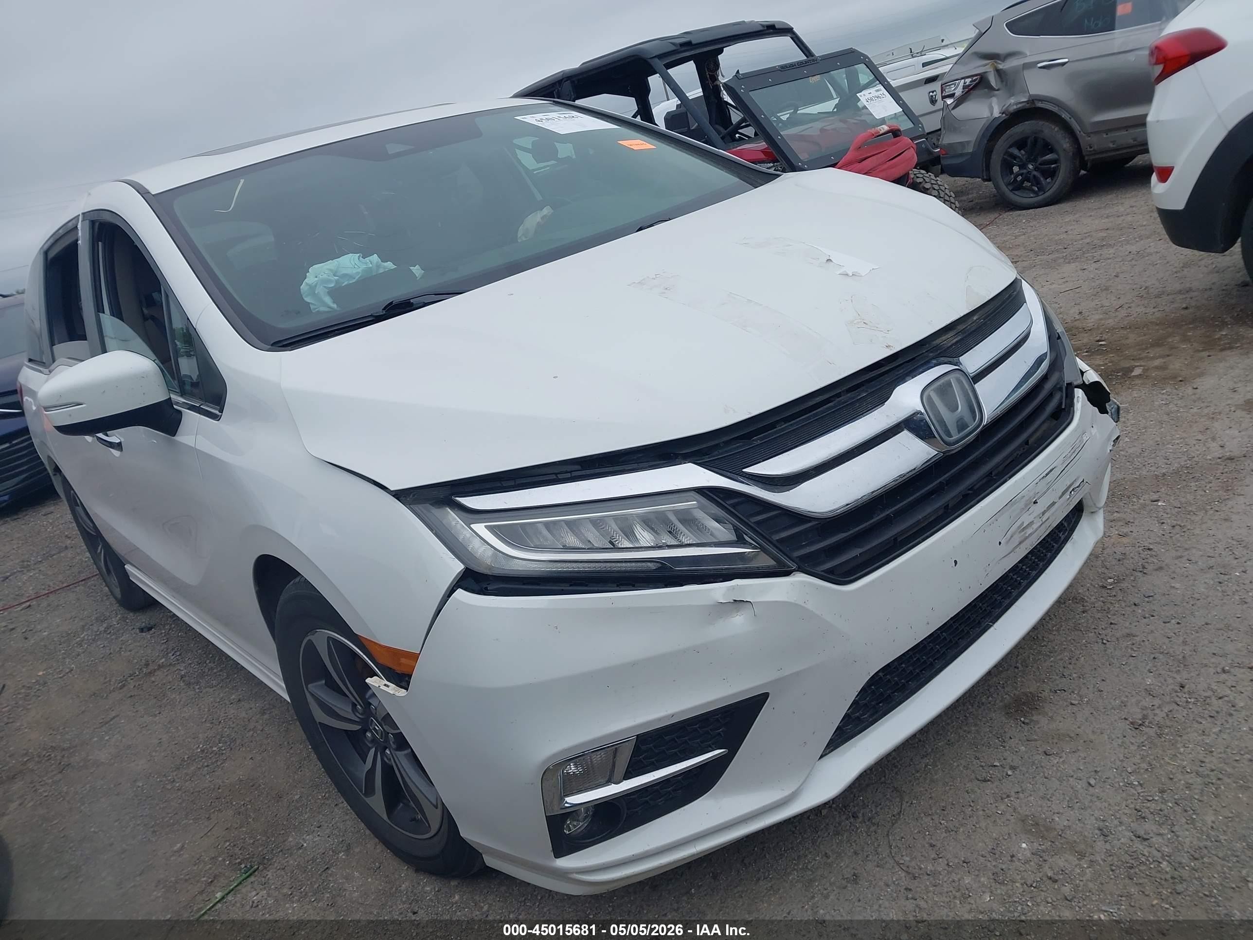 2020 Honda Odyssey Touring, VIN 5FNRL6H89LB024198 — Front end