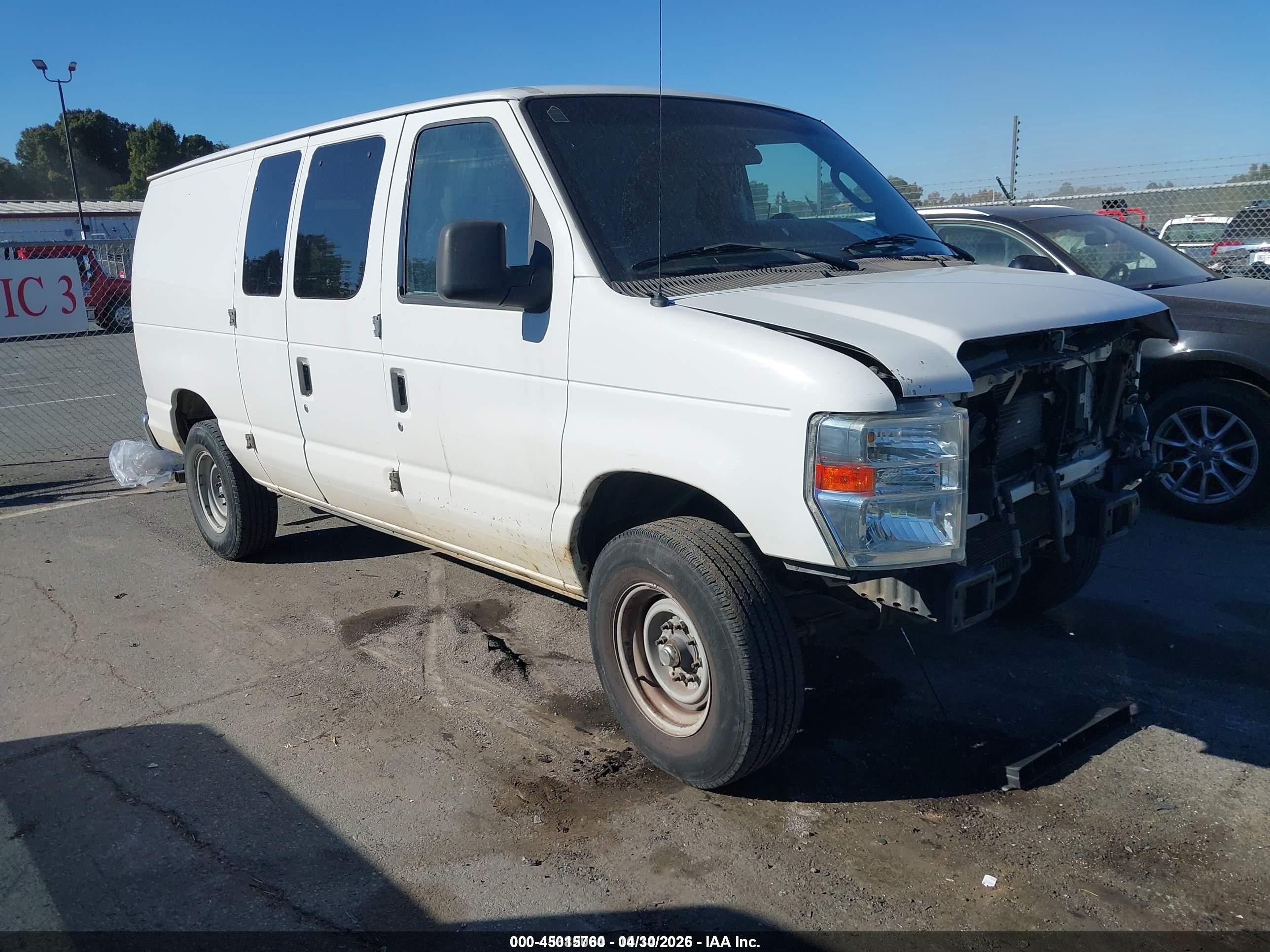 2013 Ford Econoline Cargo Commercial, VIN 1FTNE2EL4DDA10177 — Front end