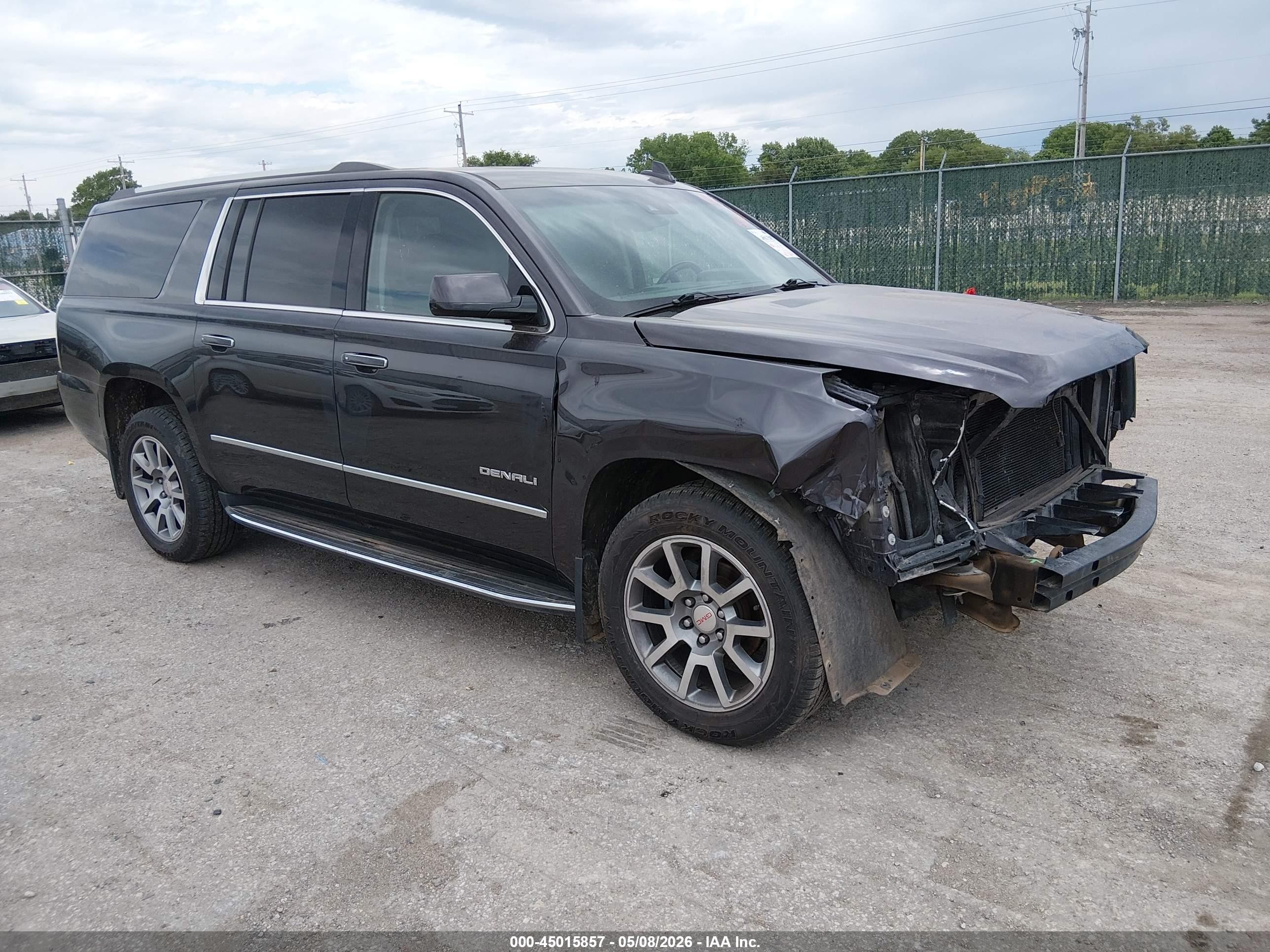 2017 GMC Yukon XL Denali, VIN 1GKS2HKJ8HR201213 — Front end