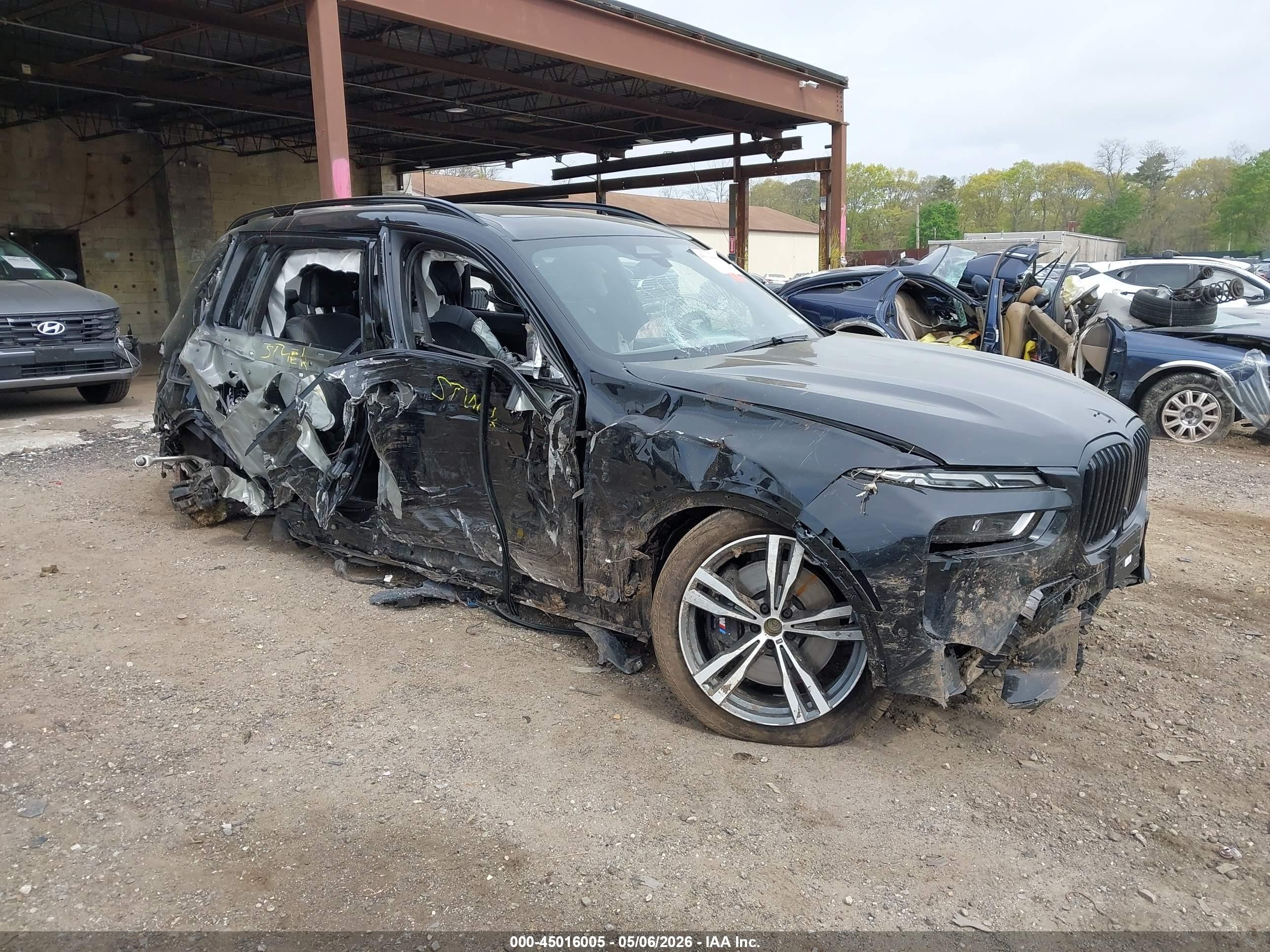 2026 BMW X7 xDrive40i, VIN 5UX23EM02T9106181 — Rear end
