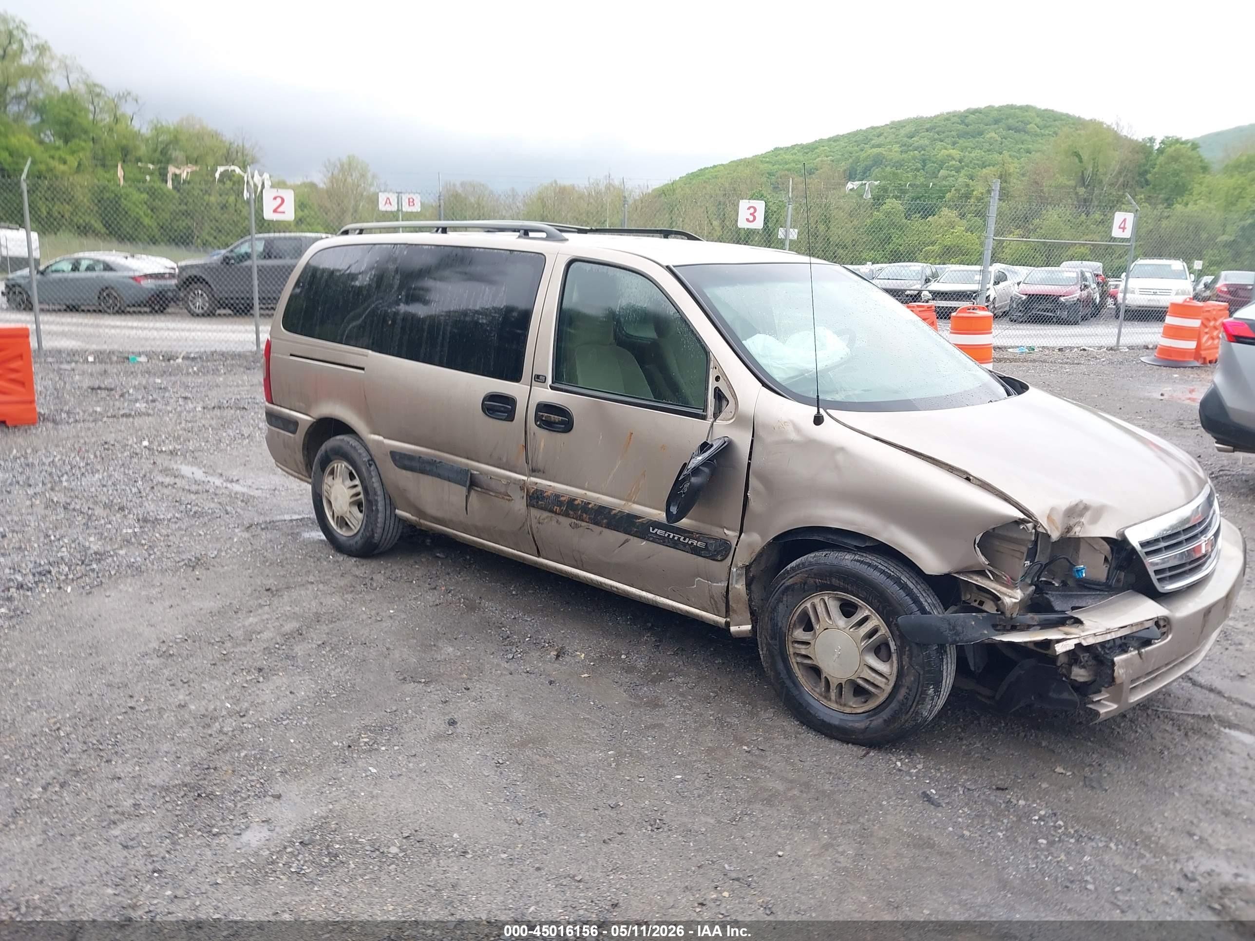 2003 Chevrolet Venture 1SA, VIN 1GNDX03E63D255616 — Front end