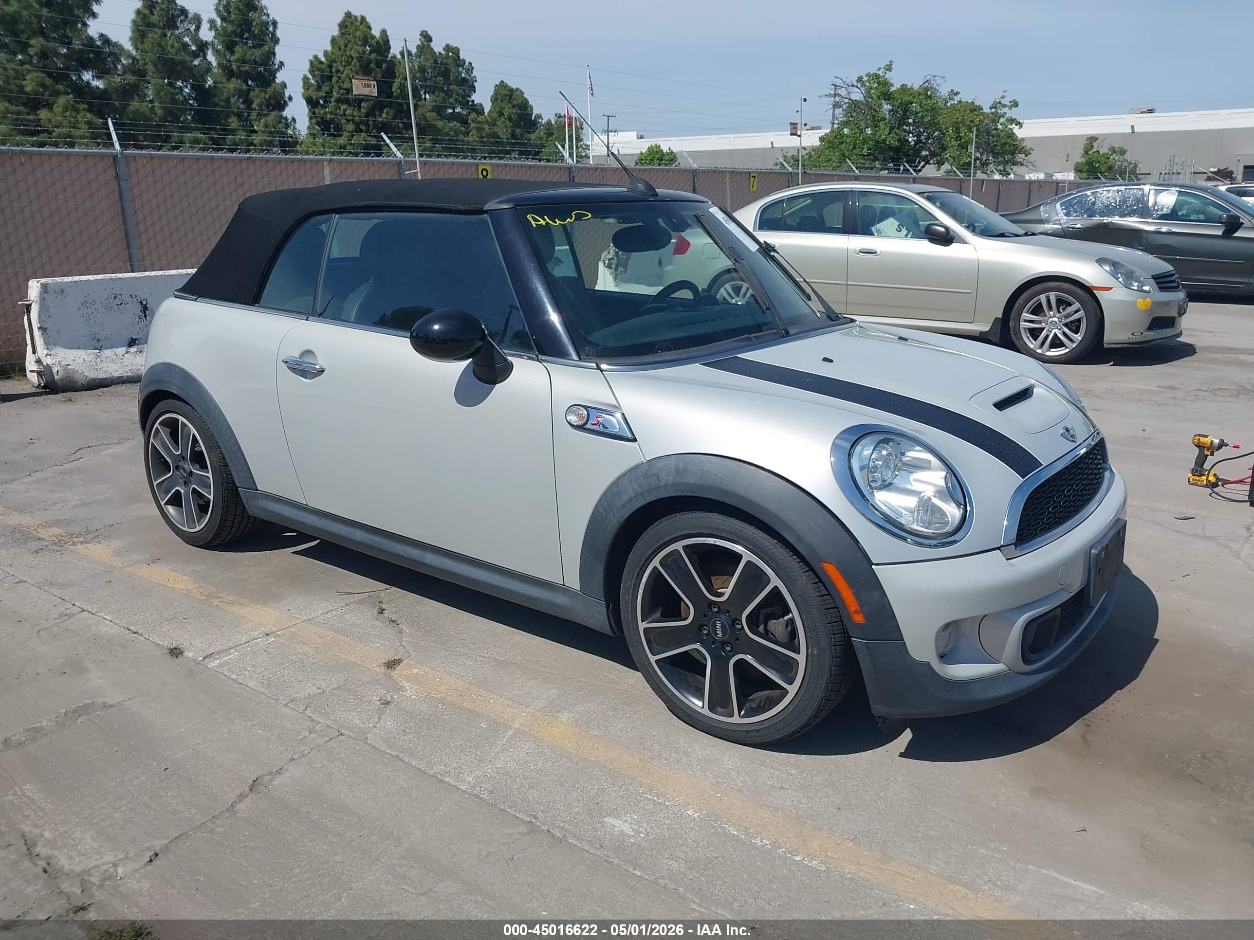2013 MINI Convertible S, VIN WMWZP3C58DT550995 — Normal wear