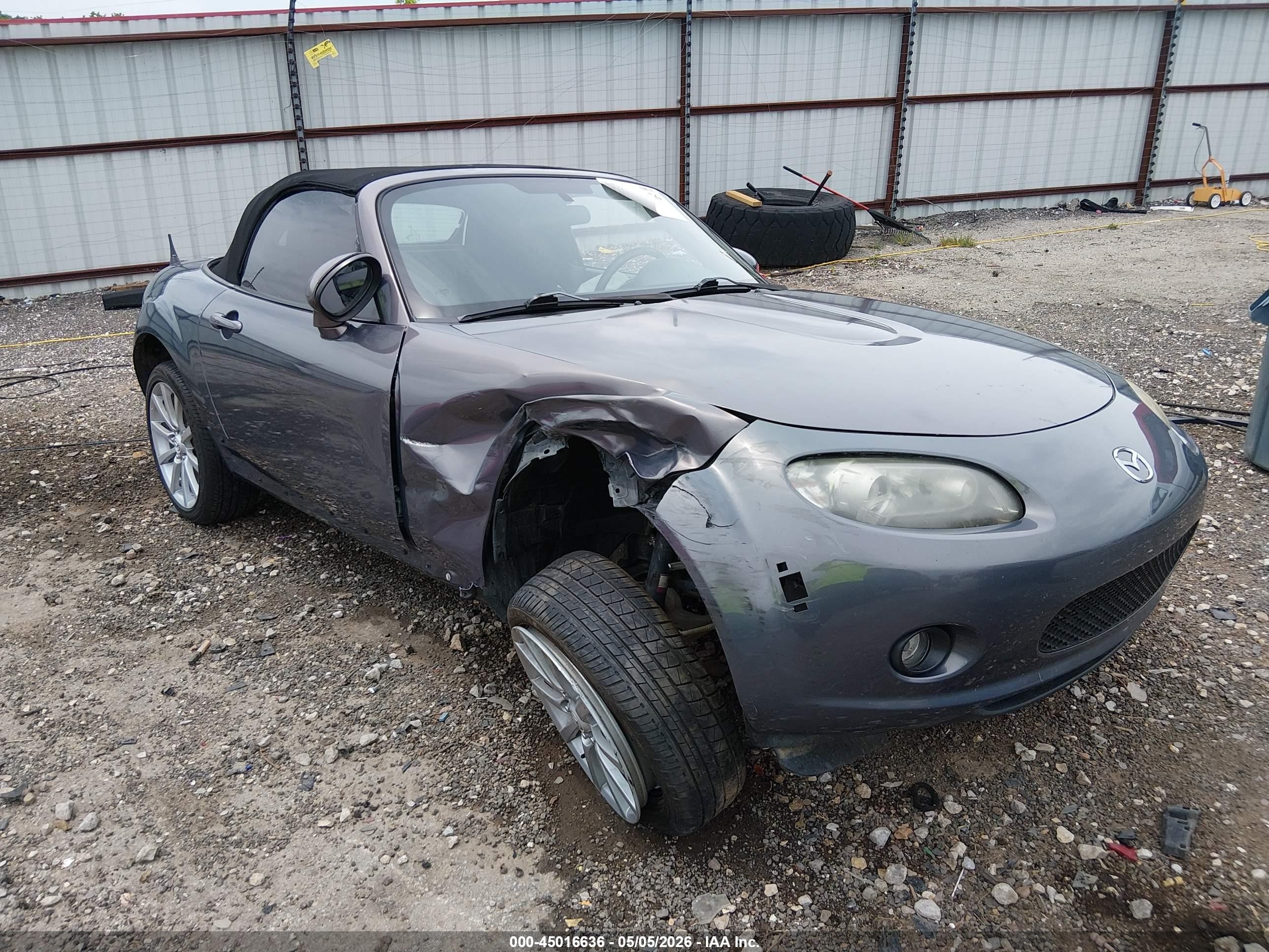 2006 Mazda MX-5 Miata Grand Touring, VIN JM1NC25F560108421 — Side