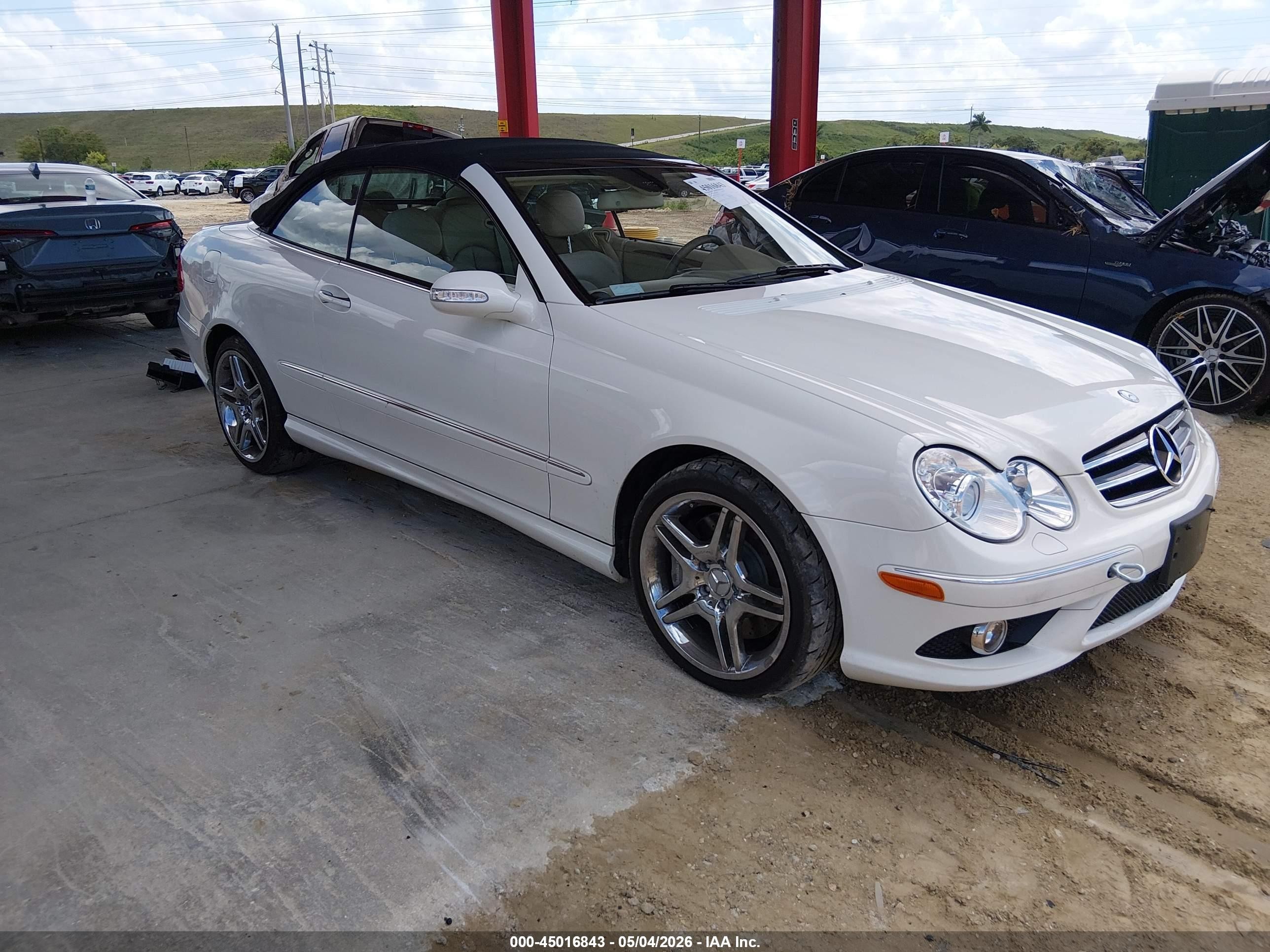 2007 Mercedes-Benz CLK 550, VIN WDBTK72F17T077985 — Interior fire