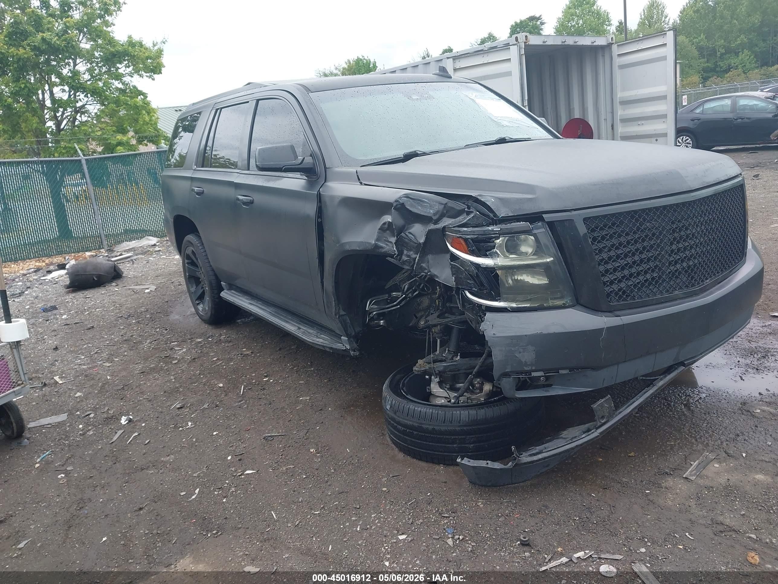 2017 Chevrolet Tahoe Premier, VIN 1GNSCCKC3HR115490 — Front end