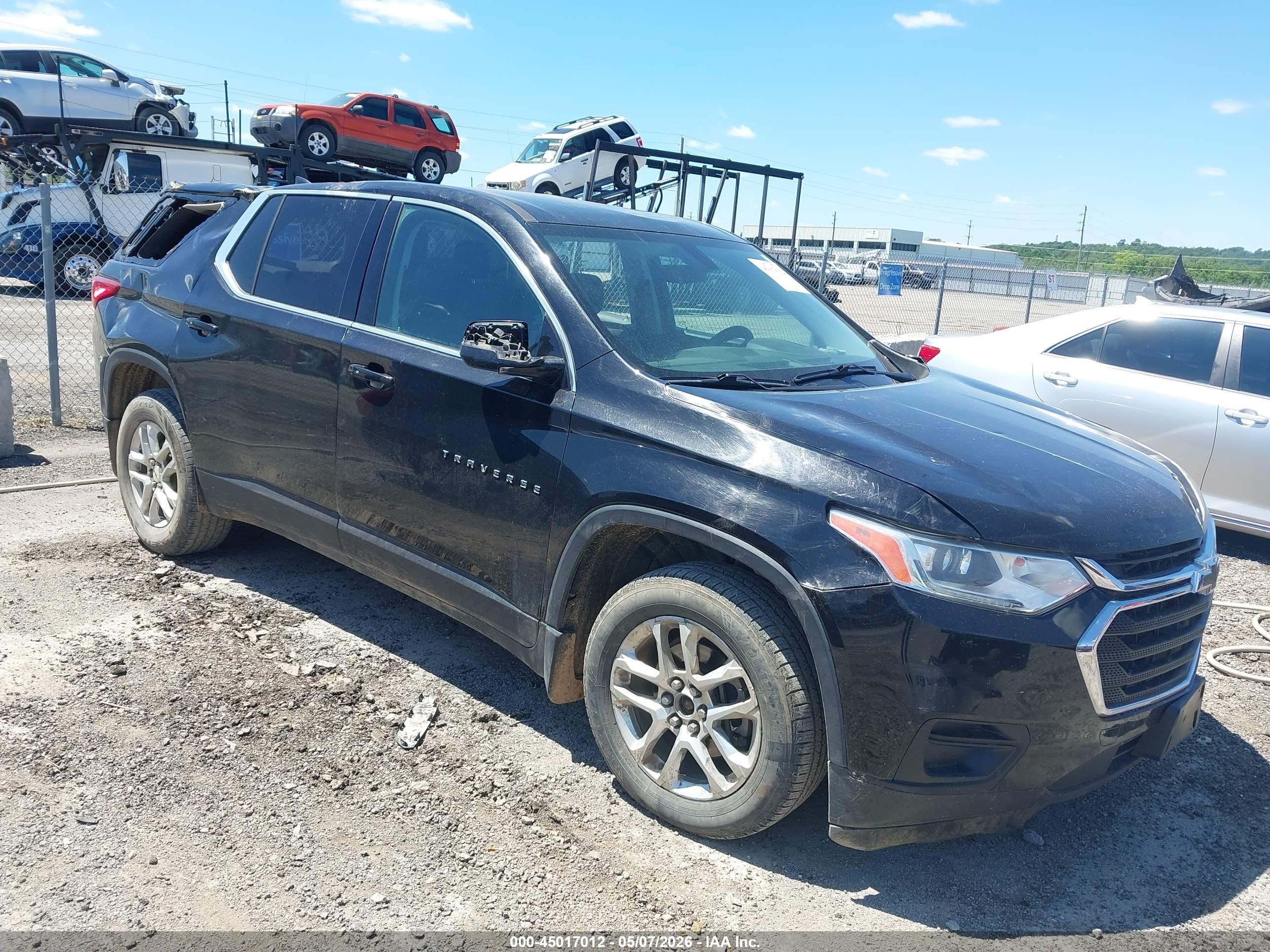 2018 Chevrolet Traverse LS, VIN 1GNERFKW4JJ119382 — Стихия