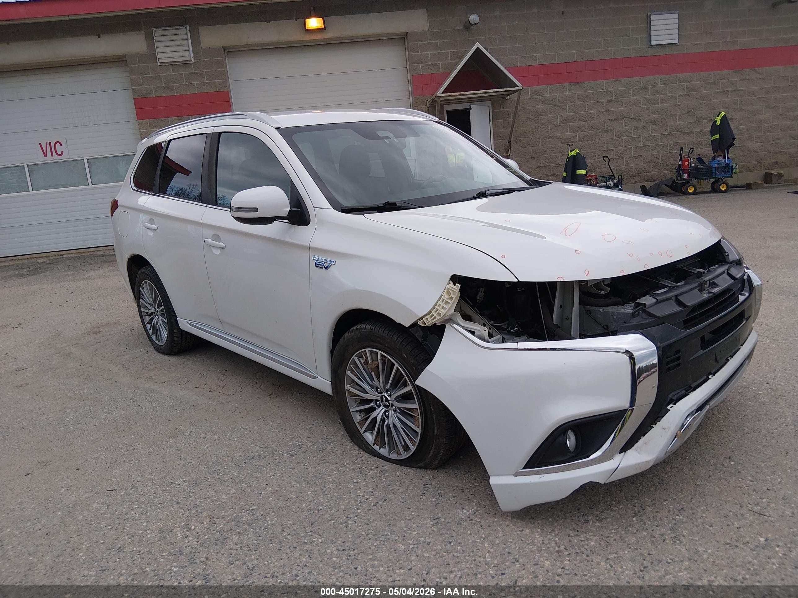 2020 Mitsubishi Outlander SEL, VIN JA4J24A53LZ009902 — Front end