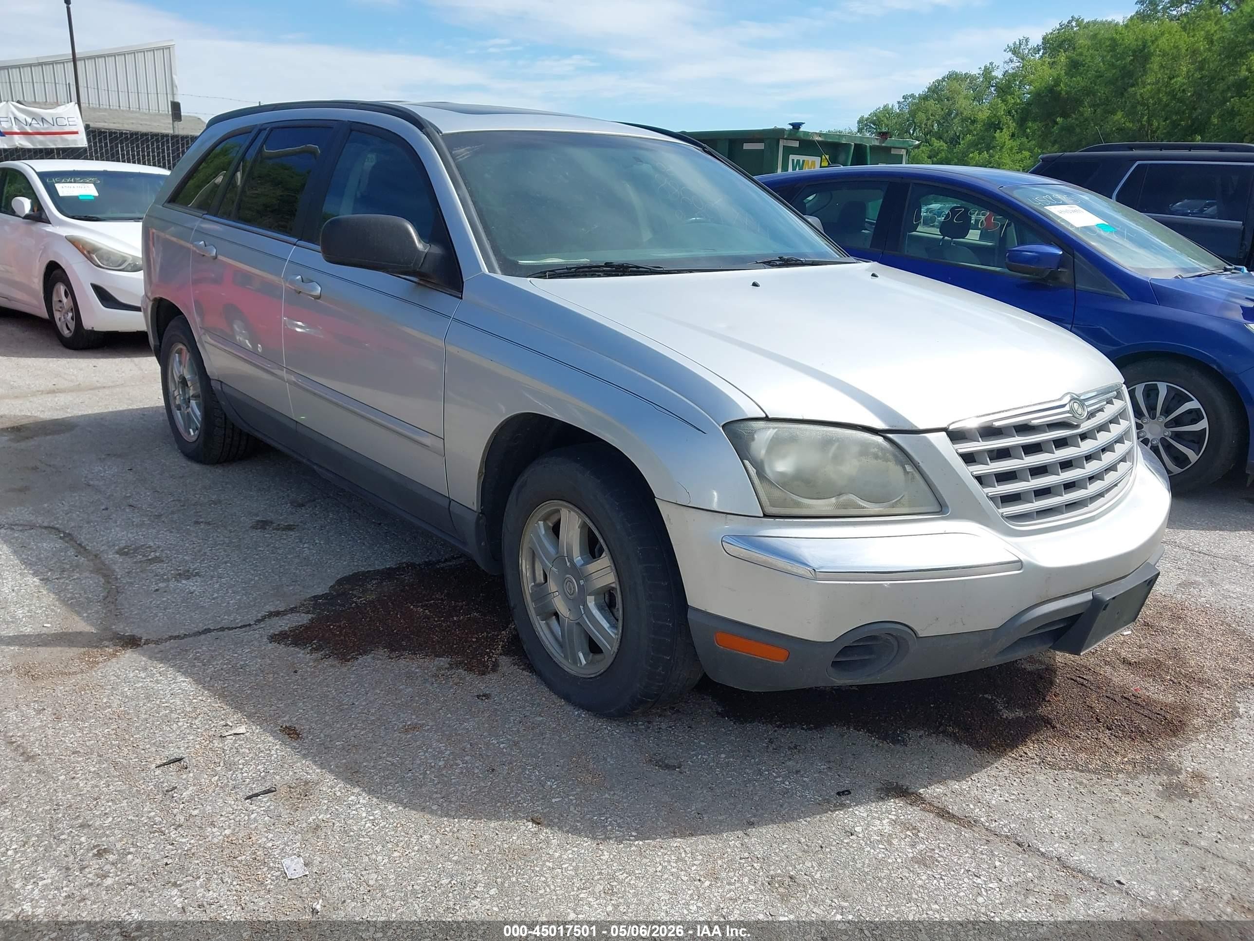 2006 Chrysler Pacifica Touring, VIN 2A4GM68476R750288 — Side