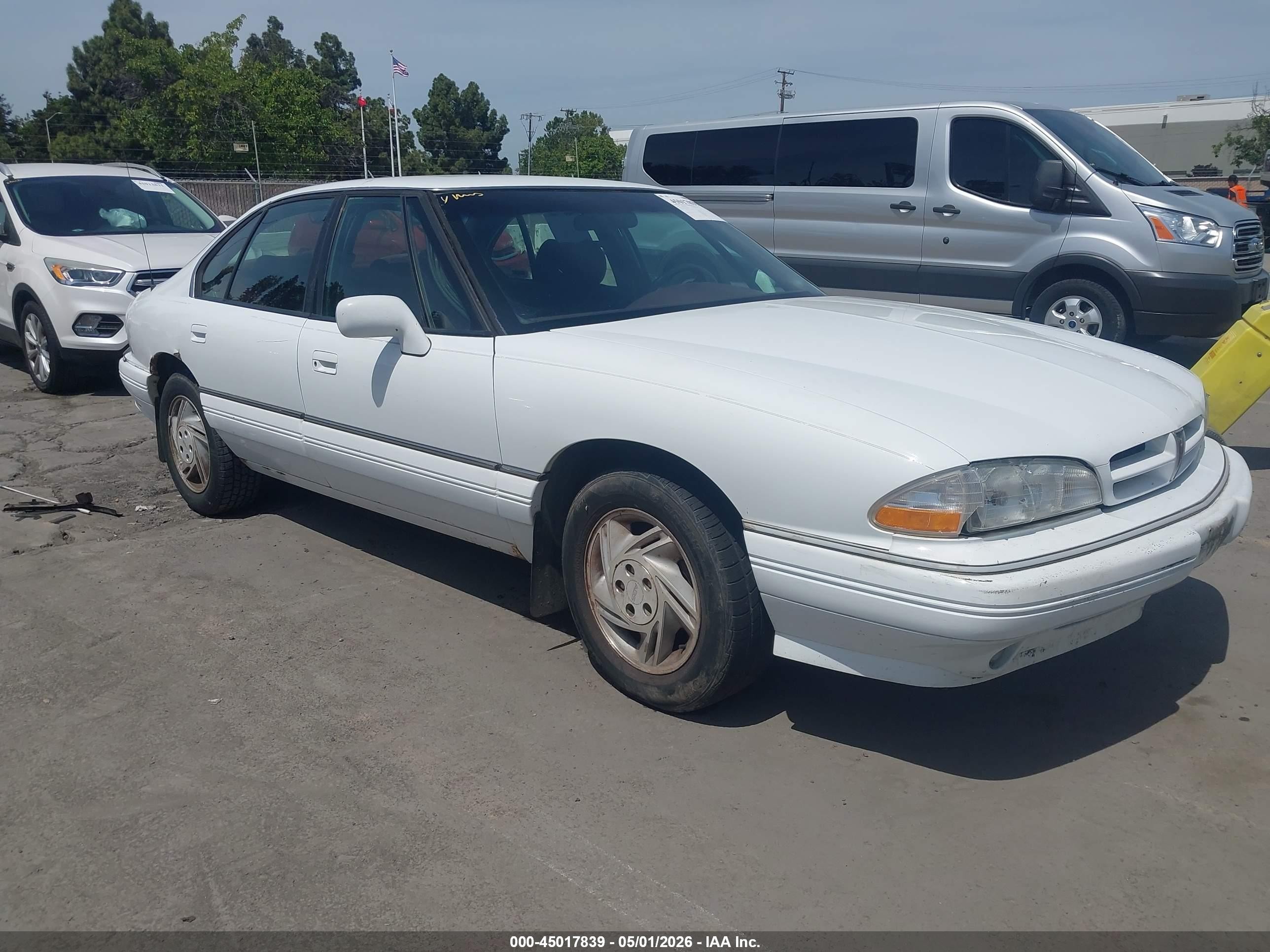 1993 Pontiac Bonneville SE, VIN 1G2HX53L1P1291294 — Rear end