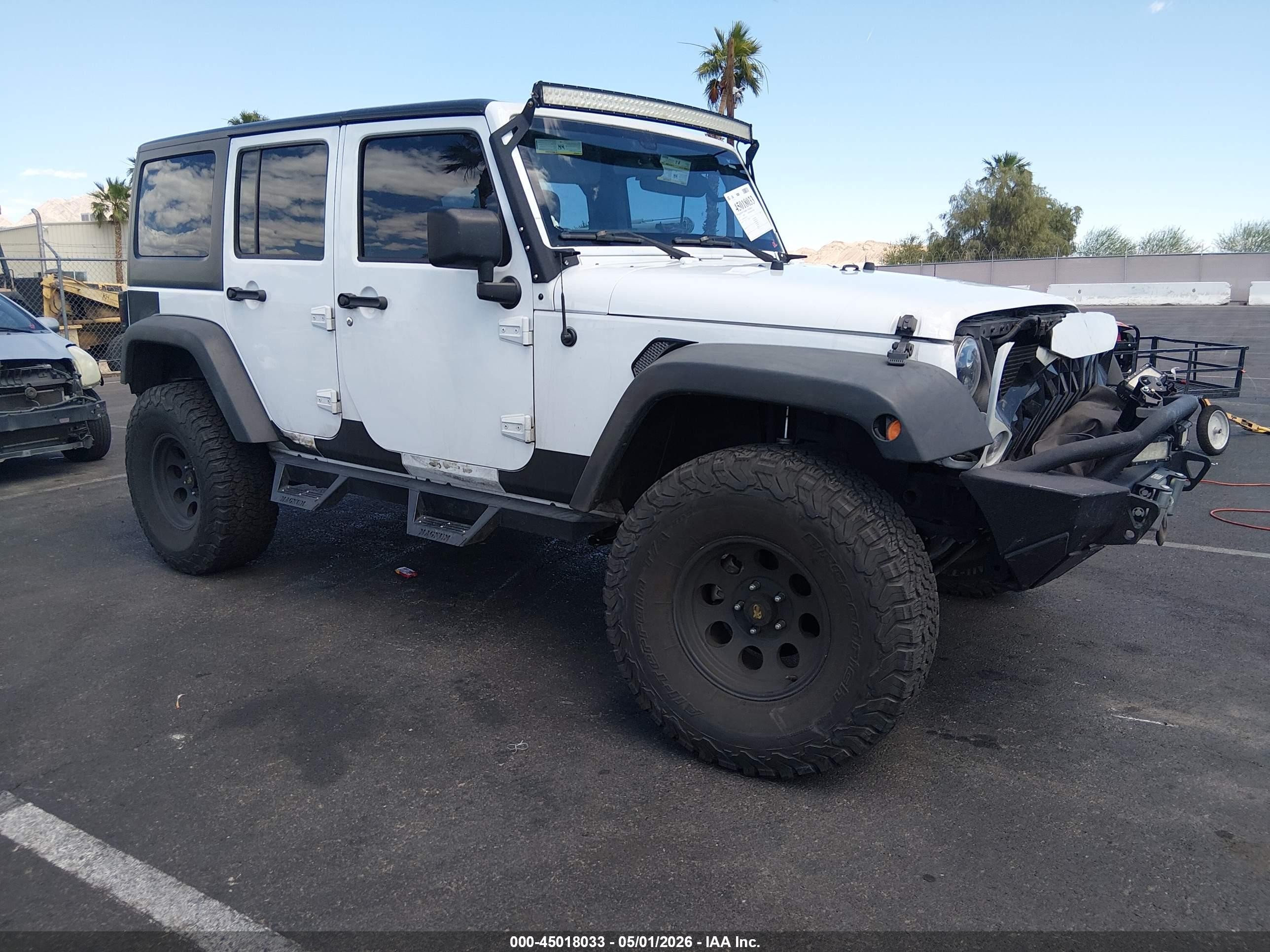 2017 Jeep Wrangler Unlimited Big Bear, VIN 1C4BJWDG8HL747372 — Front end
