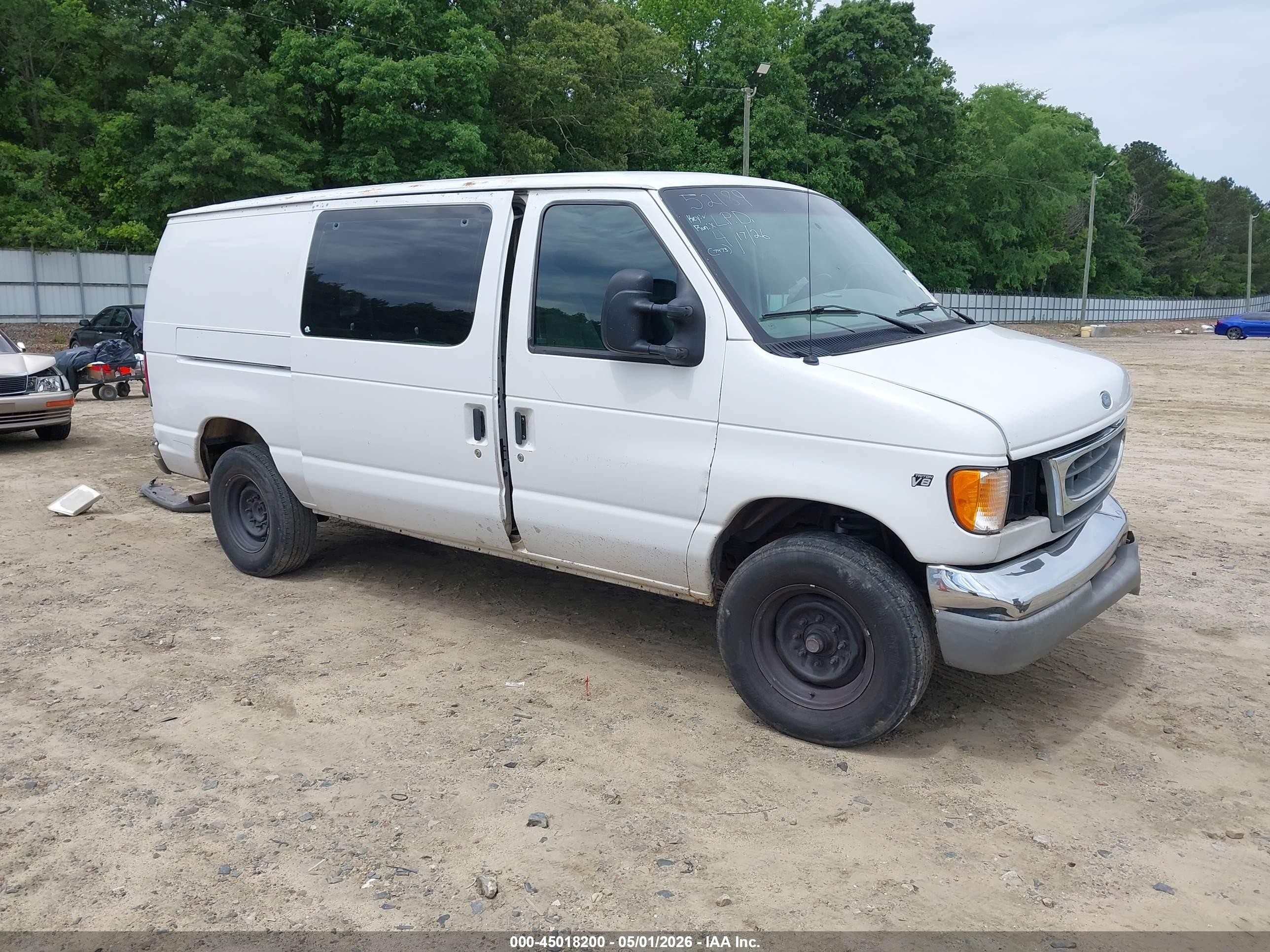 2000 Ford Econoline Cargo, VIN 1FTNE24LXYHB97473 — Front end
