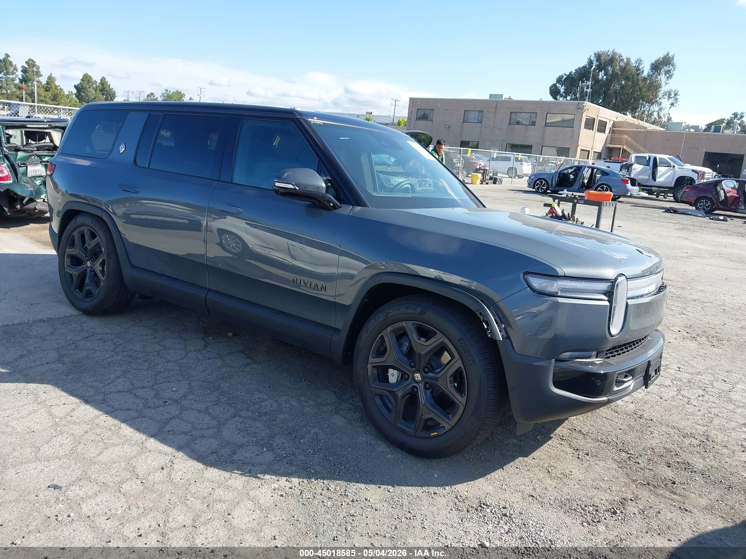 2026 Rivian R1S, VIN 7PDSGCBA3TN089073 — Side