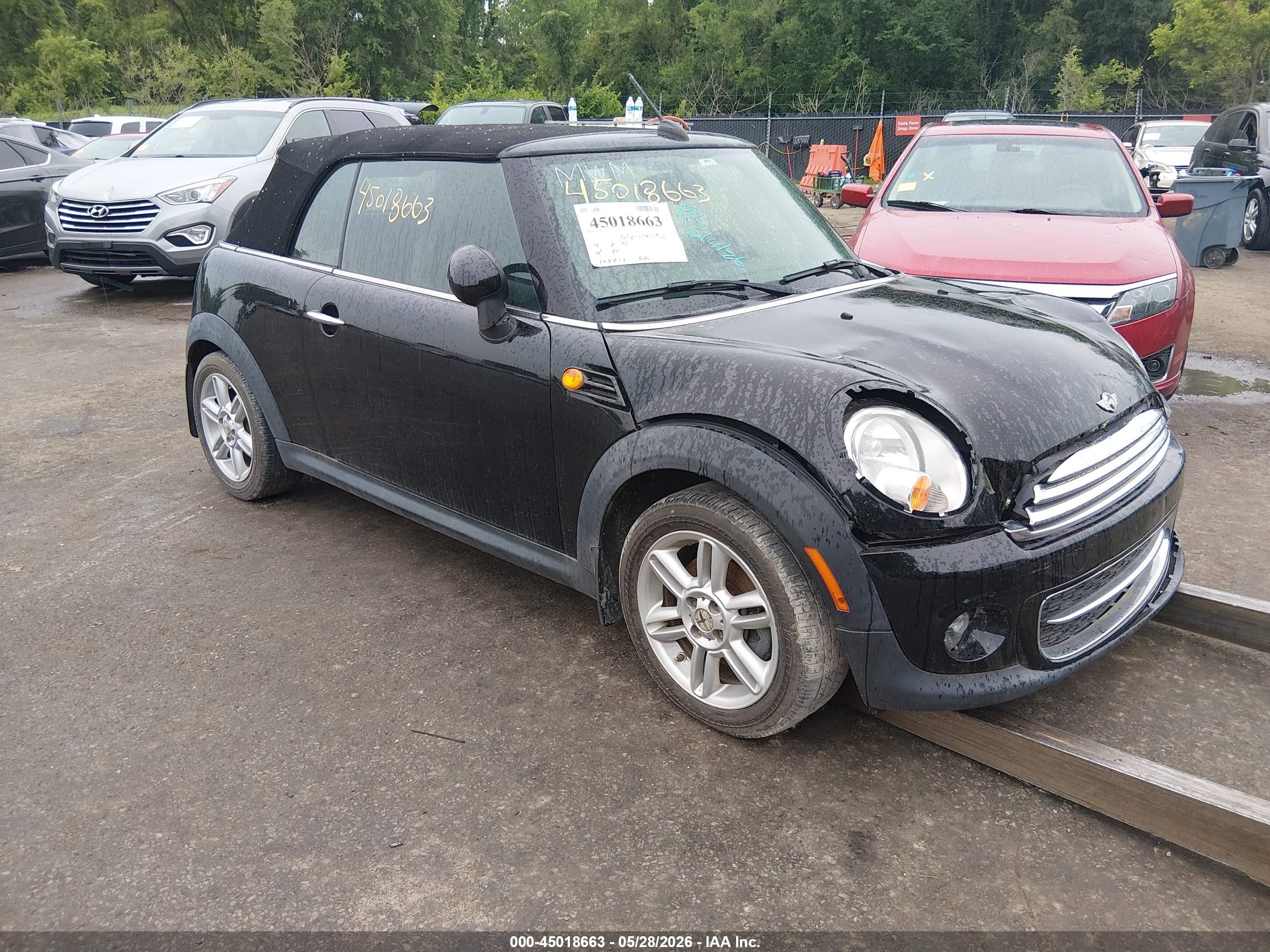 2013 MINI Convertible, VIN WMWZN3C55DT568781 — Front end
