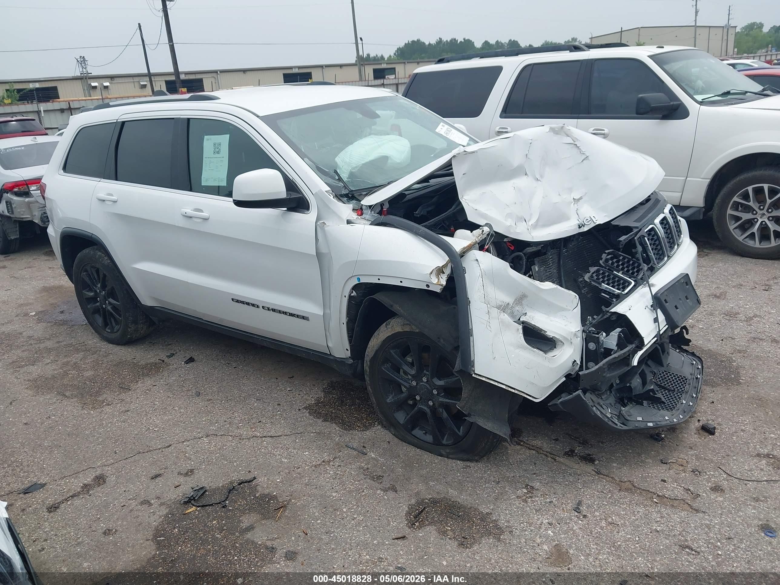 2020 Jeep Grand Cherokee Altitude, VIN 1C4RJFAG4LC173333 — Front end