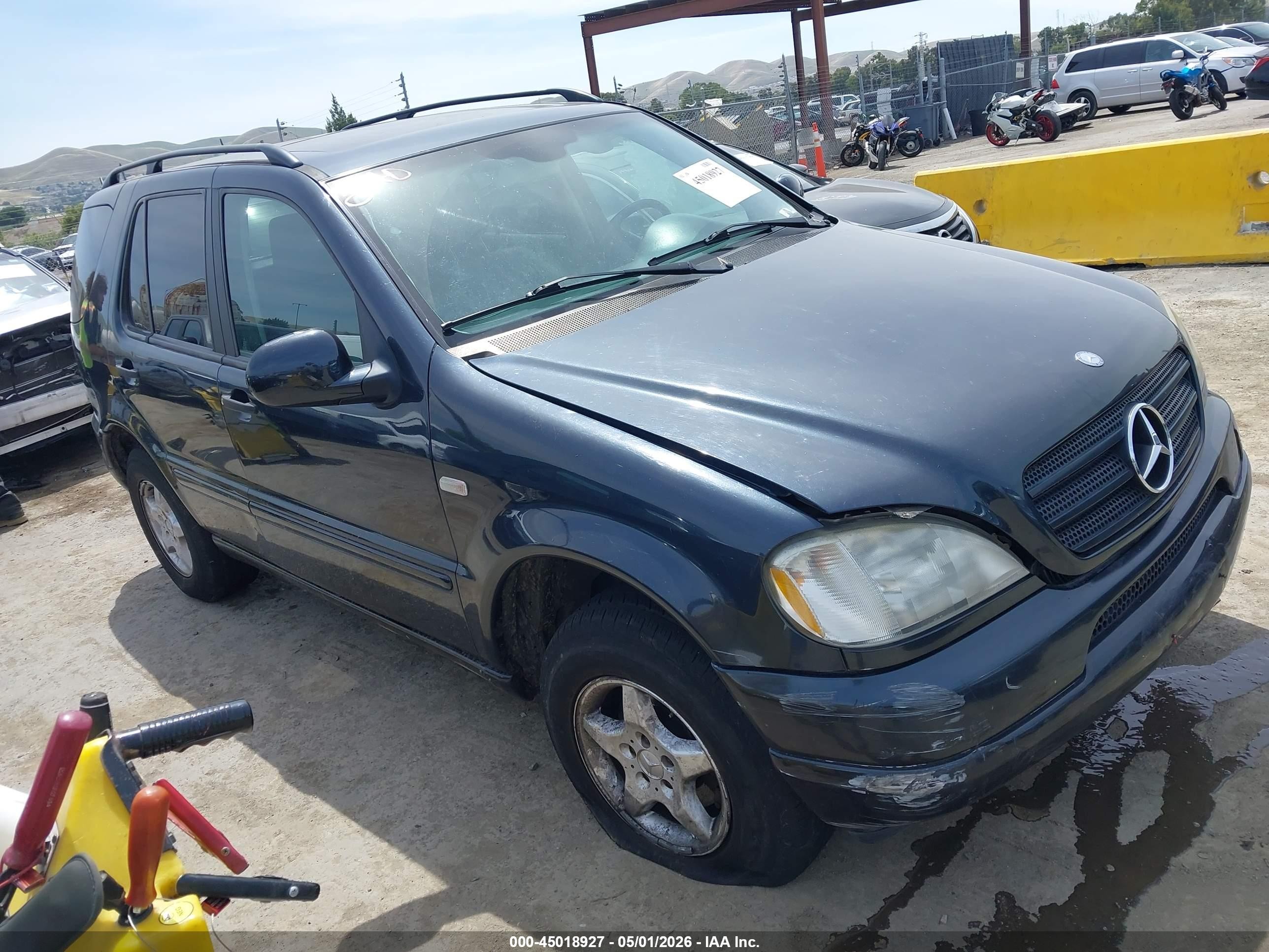 2001 Mercedes-Benz M 320/430/500, VIN 4JGAB54E21A241440 — Normal wear