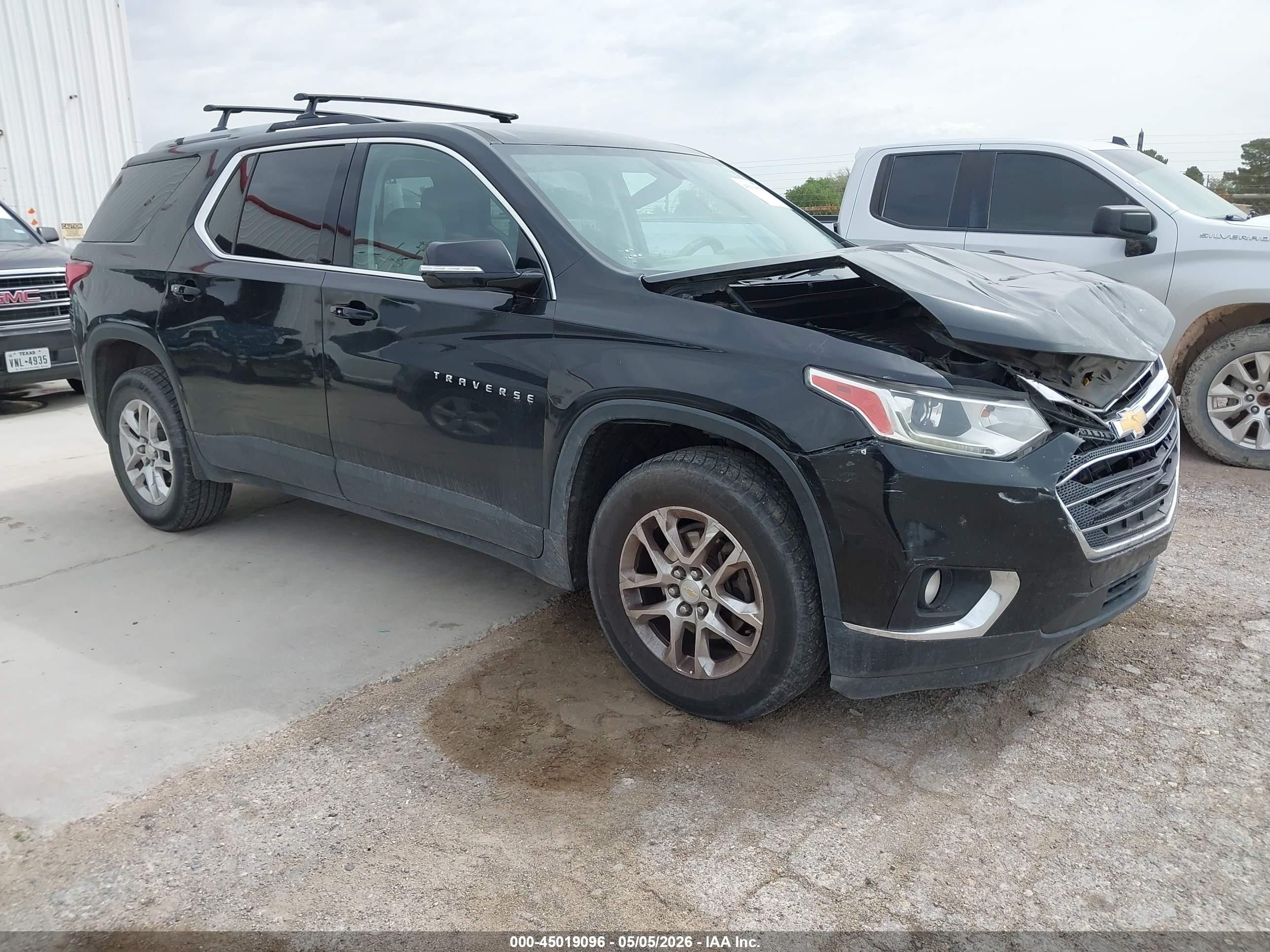 2018 Chevrolet Traverse LT Cloth, VIN 1GNERGKW1JJ119636 — Front end