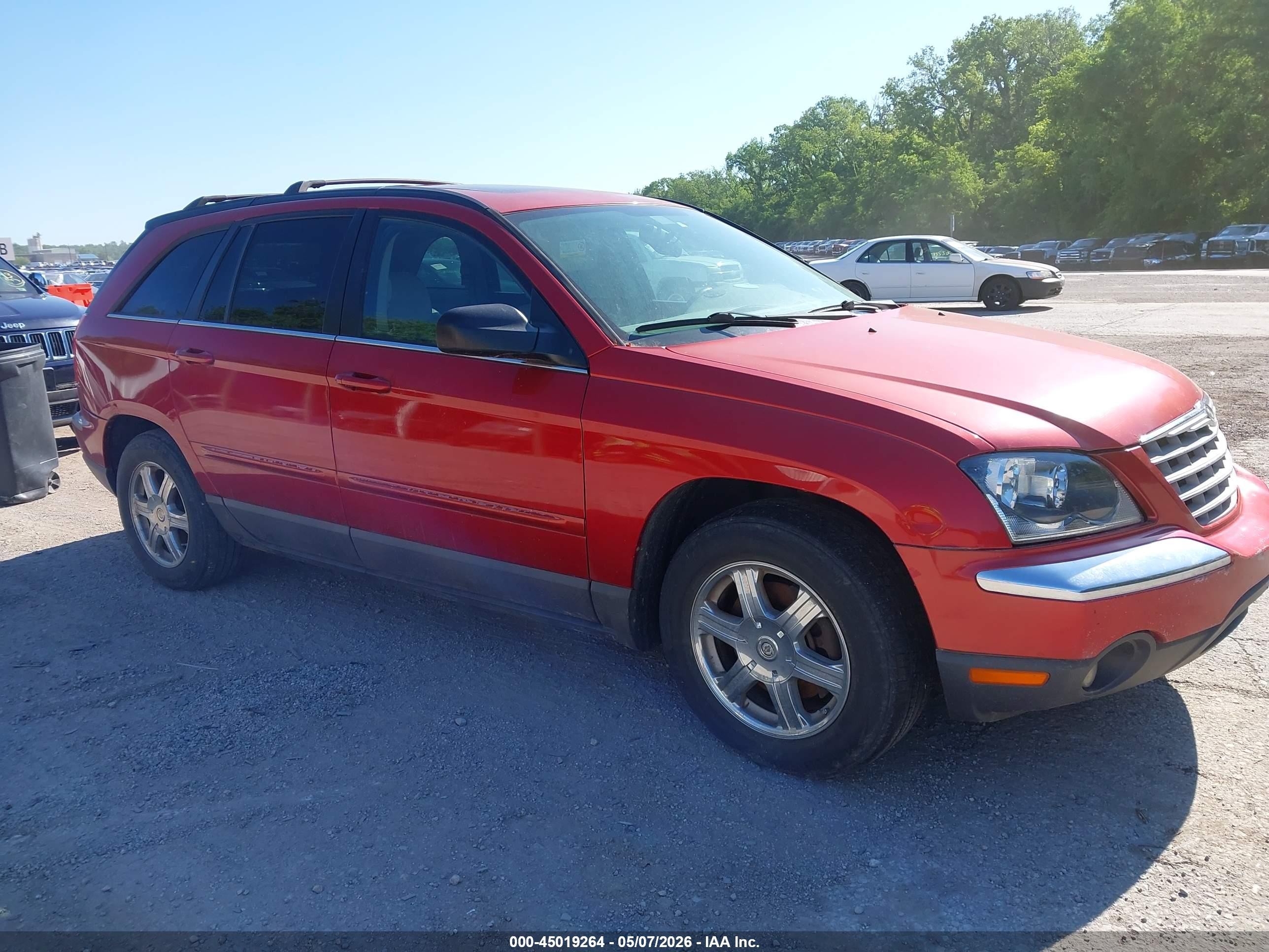 2004 Chrysler Pacifica, VIN 2C8GM68494R611068 — Normal wear
