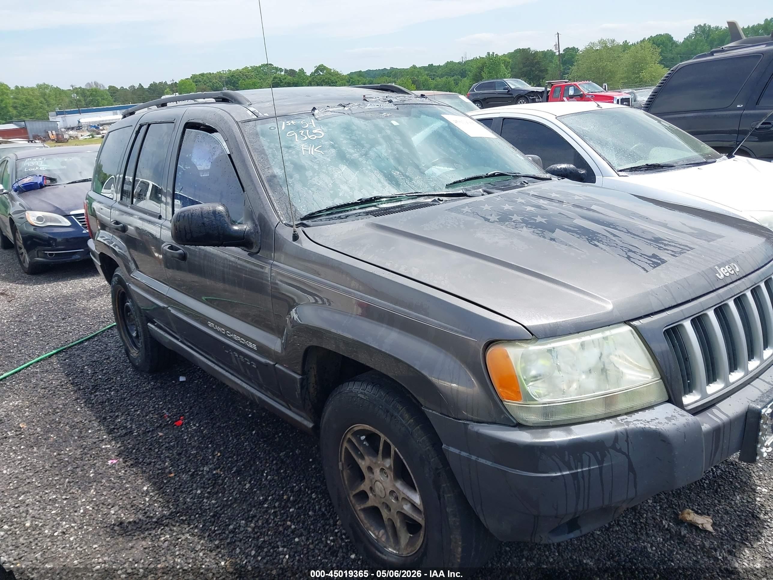 2004 Jeep Grand Cherokee Laredo, VIN 1J4GX48S04C112643 — Normal wear