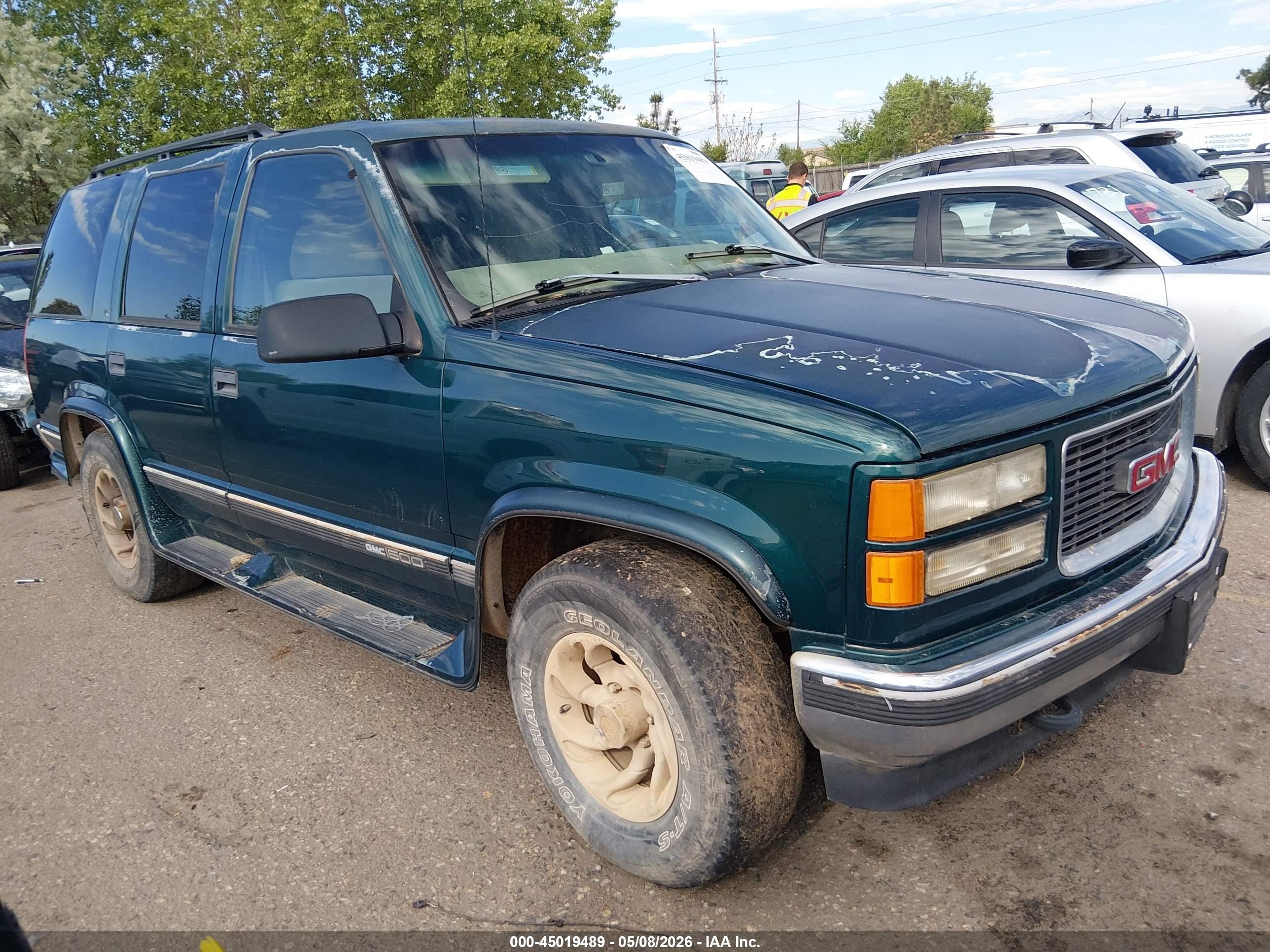1998 GMC Yukon, VIN 1GKEK13R2WJ727597 — Normal wear